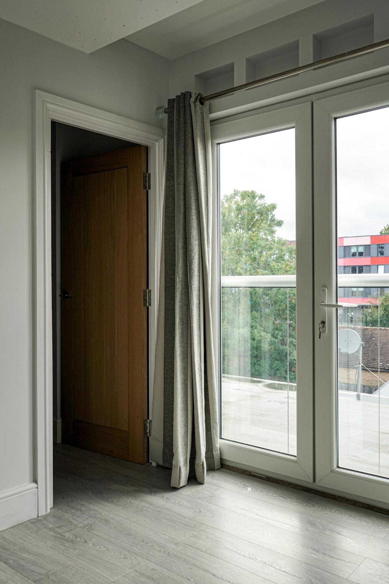 Appartement Luxury 5 Star Apartments, Parking, Garden, Near Metro Stations 10-15mins To Londen