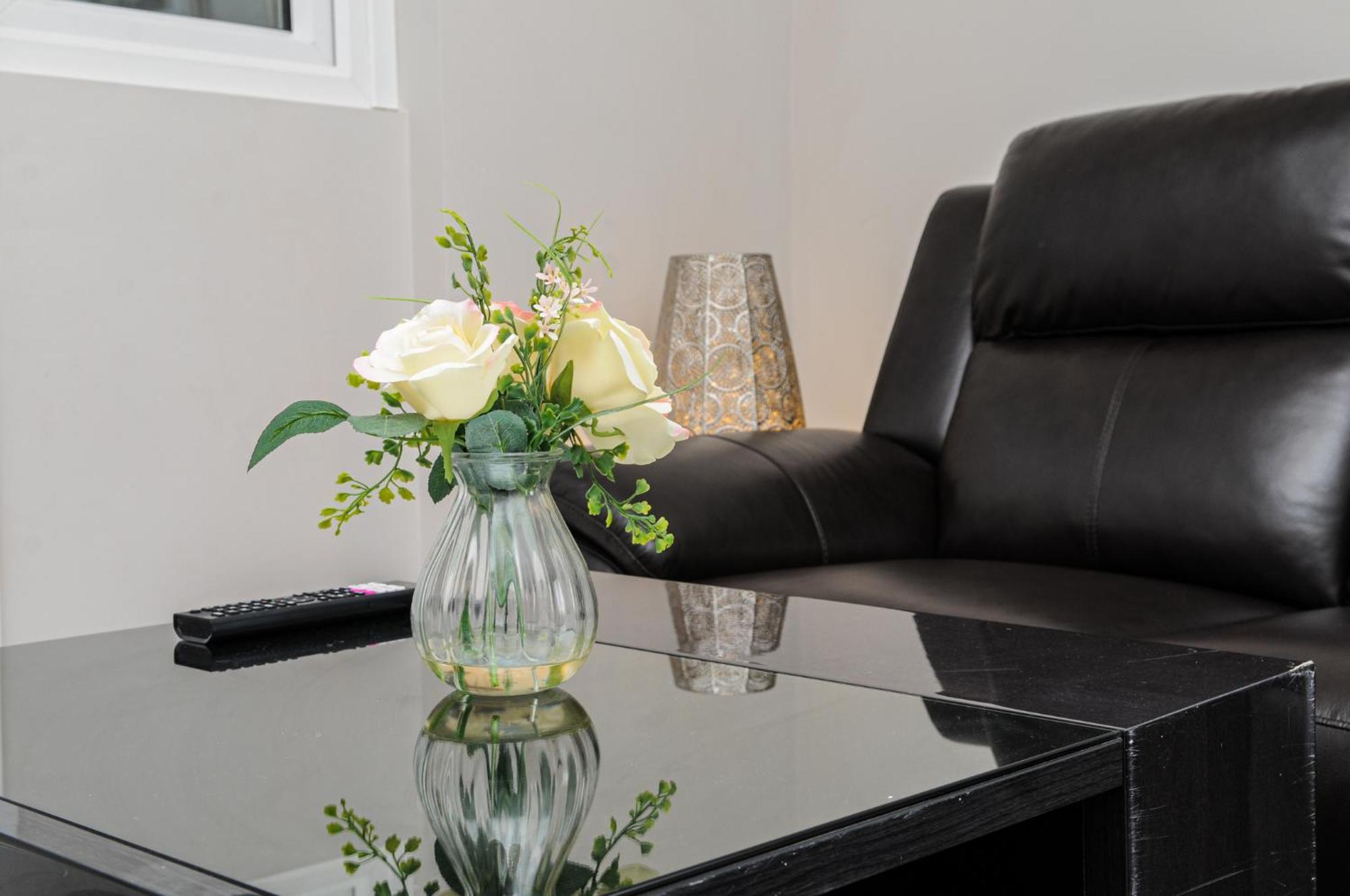 Luxury 5 Star Apartments, Parking, Garden, Near Metro Stations 10-15mins To Appartement