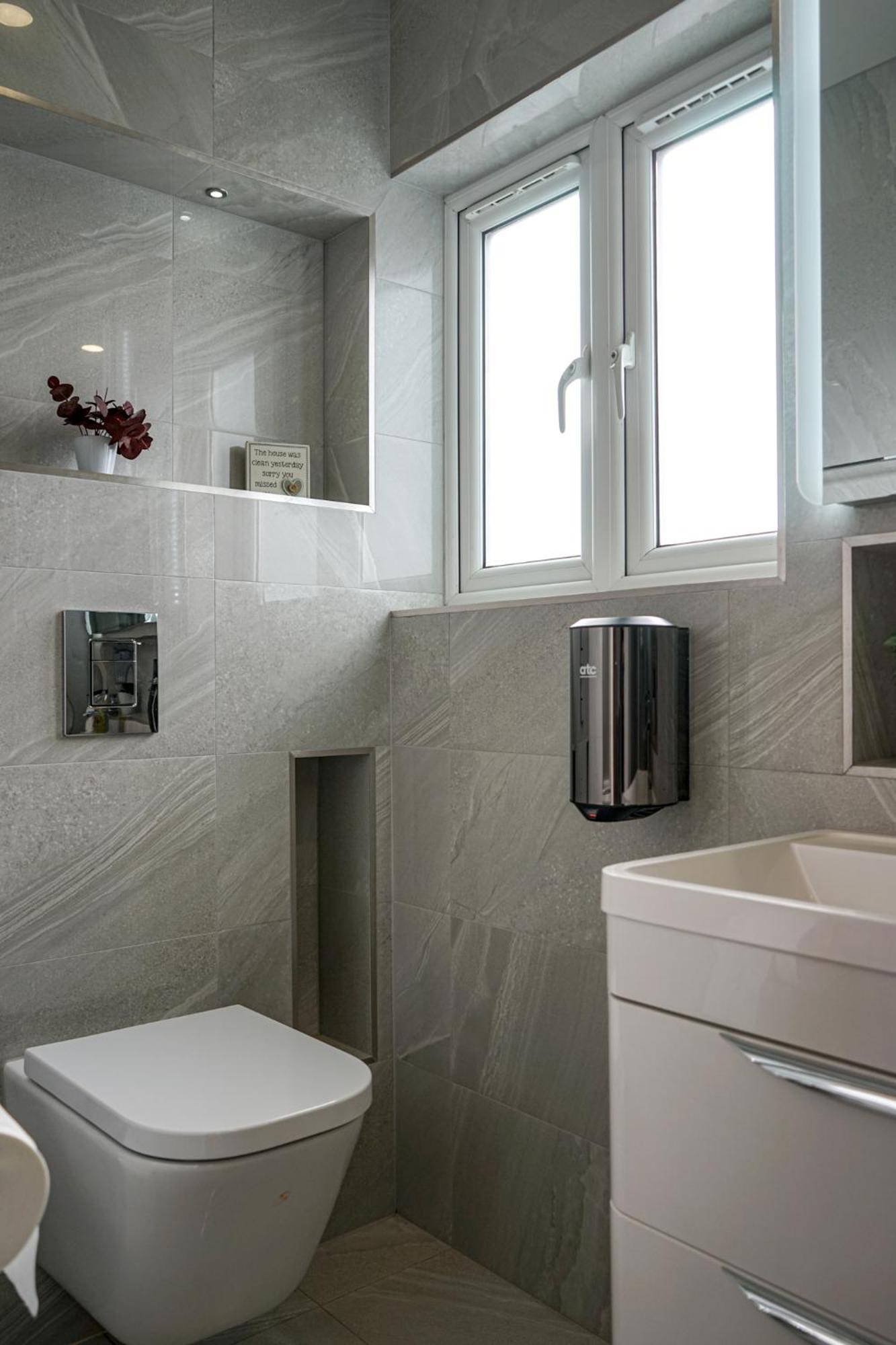 Luxury 5 Star Apartments, Parking, Garden, Near Metro Stations 10-15mins To * Londen