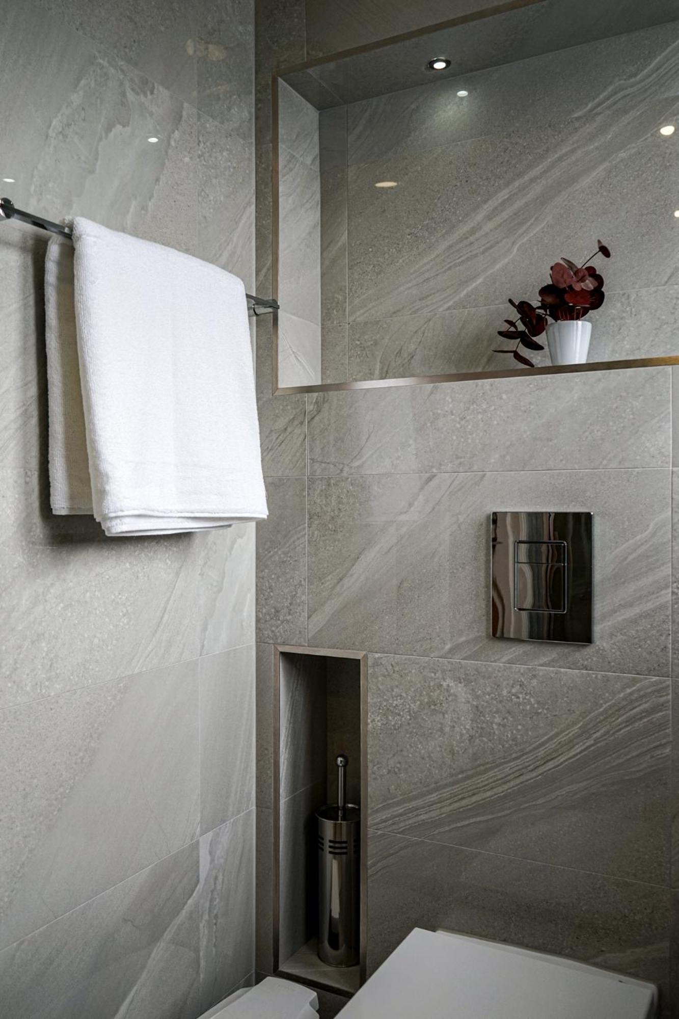 Luxury 5 Star Apartments, Parking, Garden, Near Metro Stations 10-15mins To Appartement