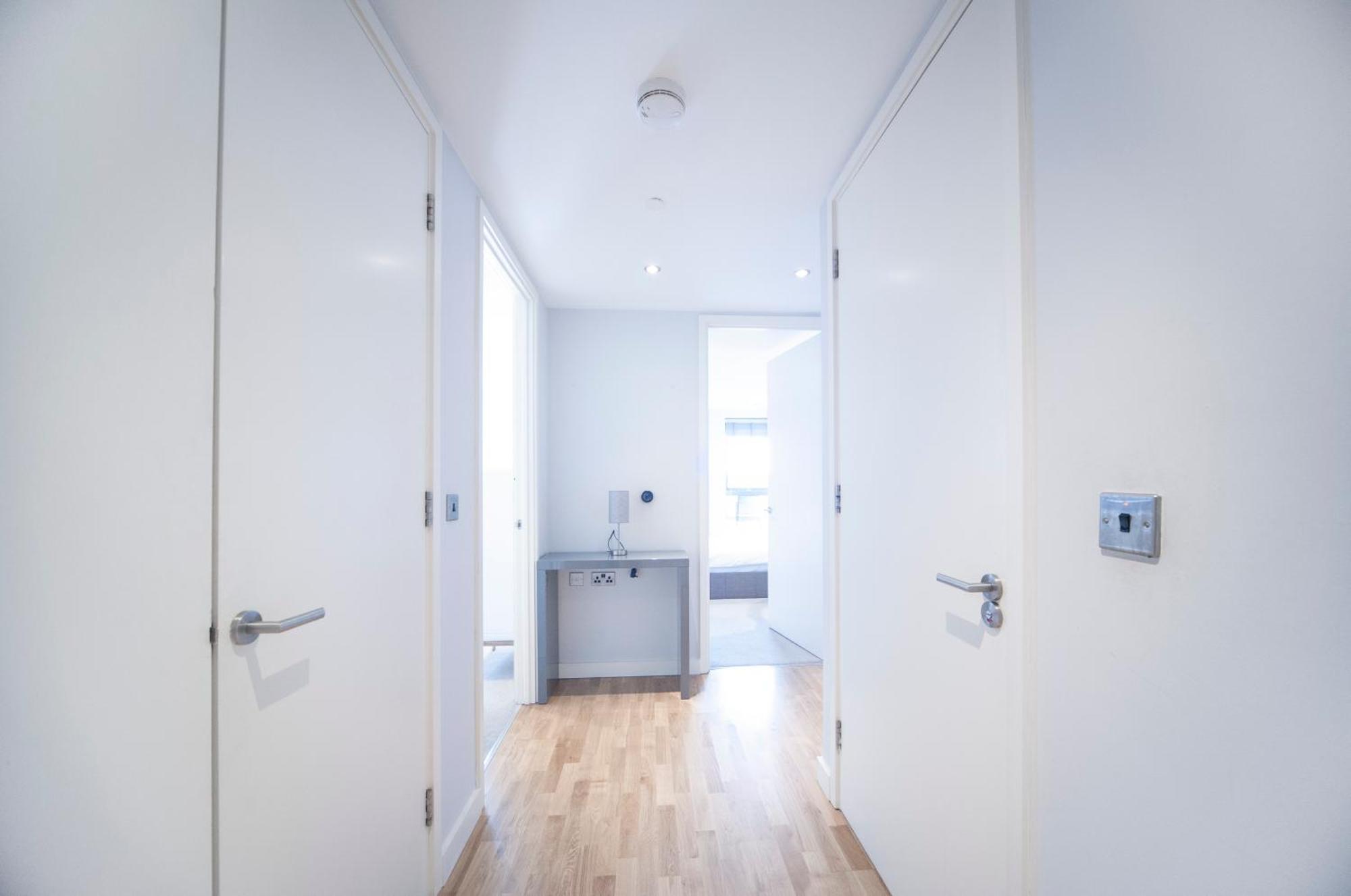 Appartement Floor - 2 Bed/2 Bath + Private Balcony