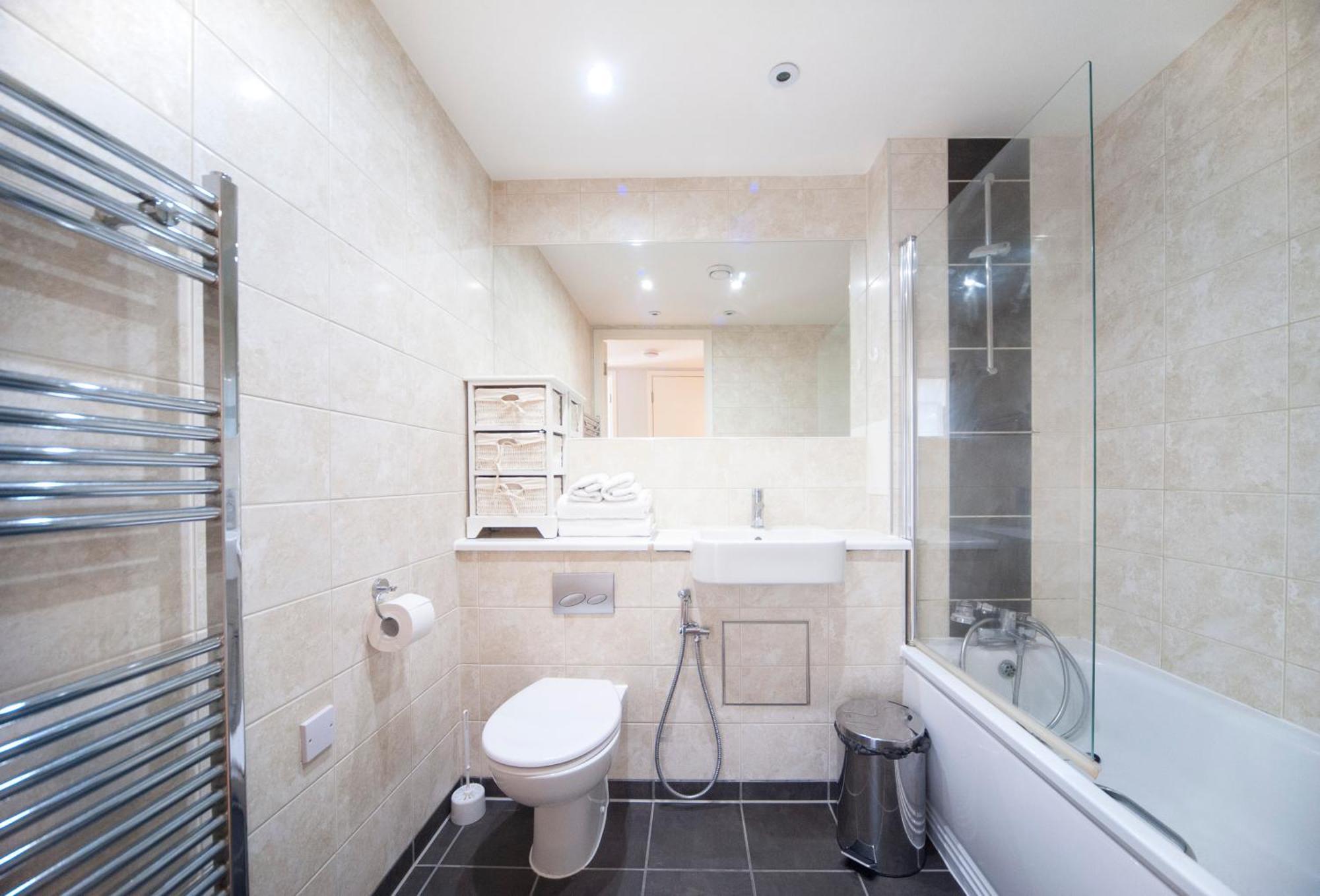 Floor - 2 Bed/2 Bath + Private Balcony Apartment *