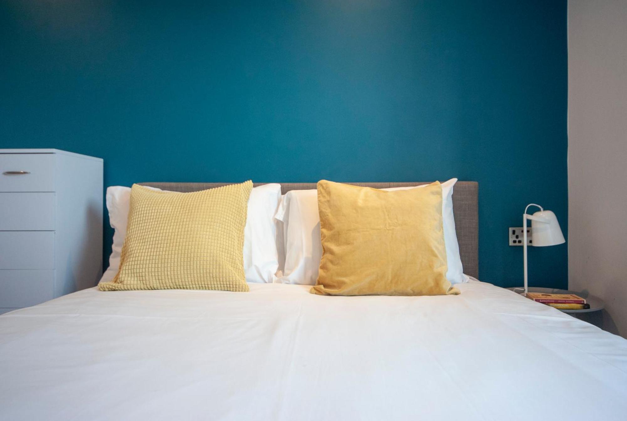 Apartment Floor - 2 Bed/2 Bath + Private Balcony London