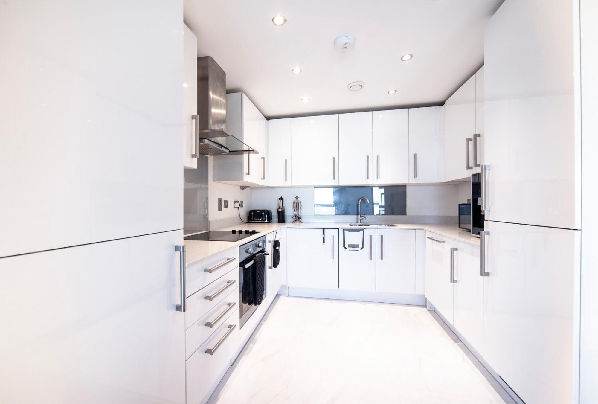 Floor - 2 Bed/2 Bath + Private Balcony Londen