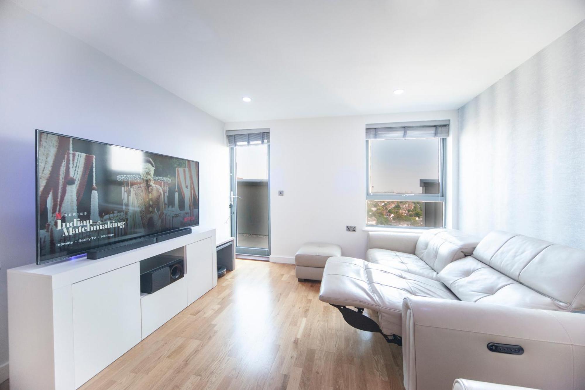 Apartment Floor - 2 Bed/2 Bath + Private Balcony London