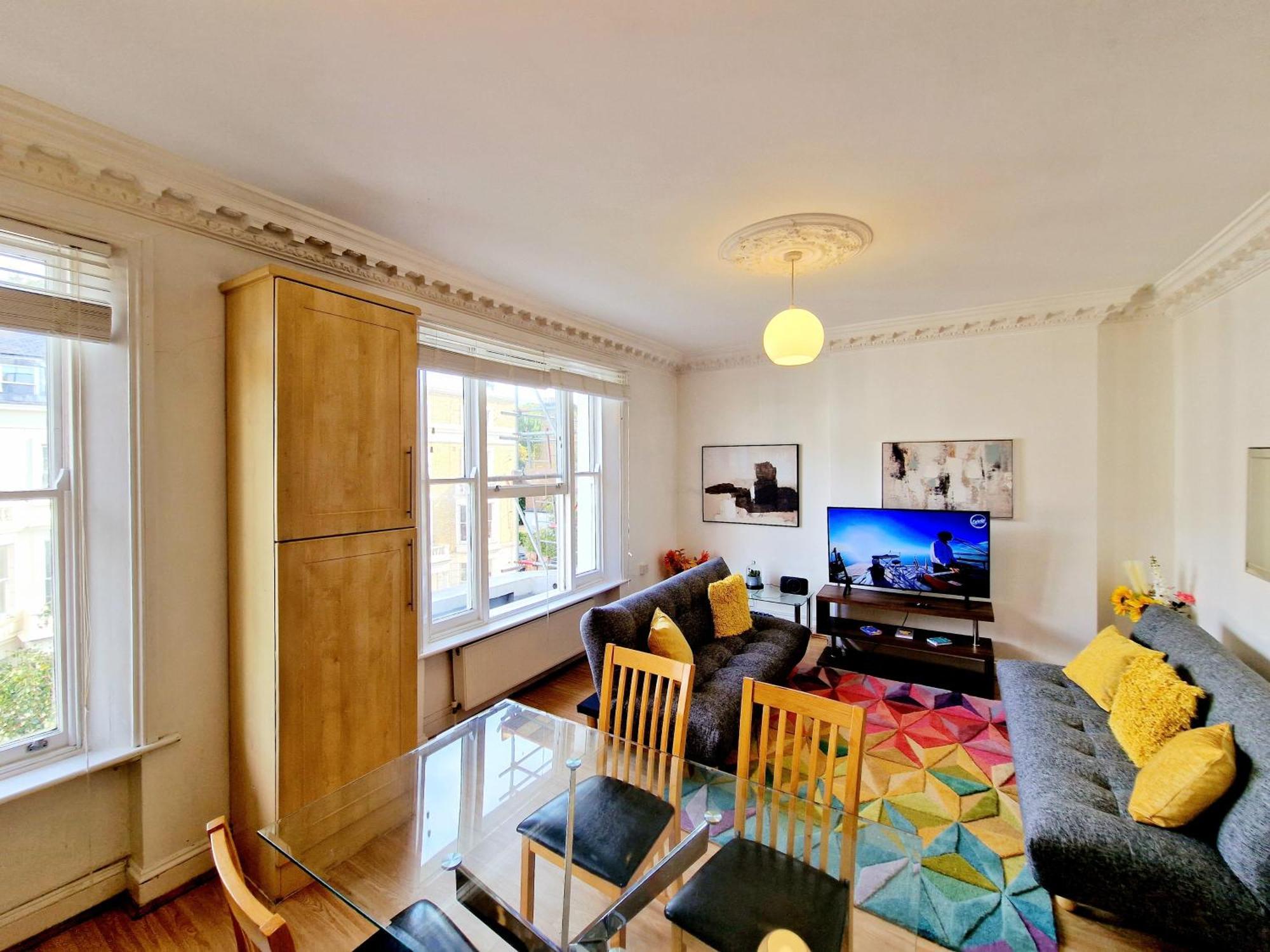 Beautiful Kensington 3 Minutes Walk To Earl's Court Station Londra