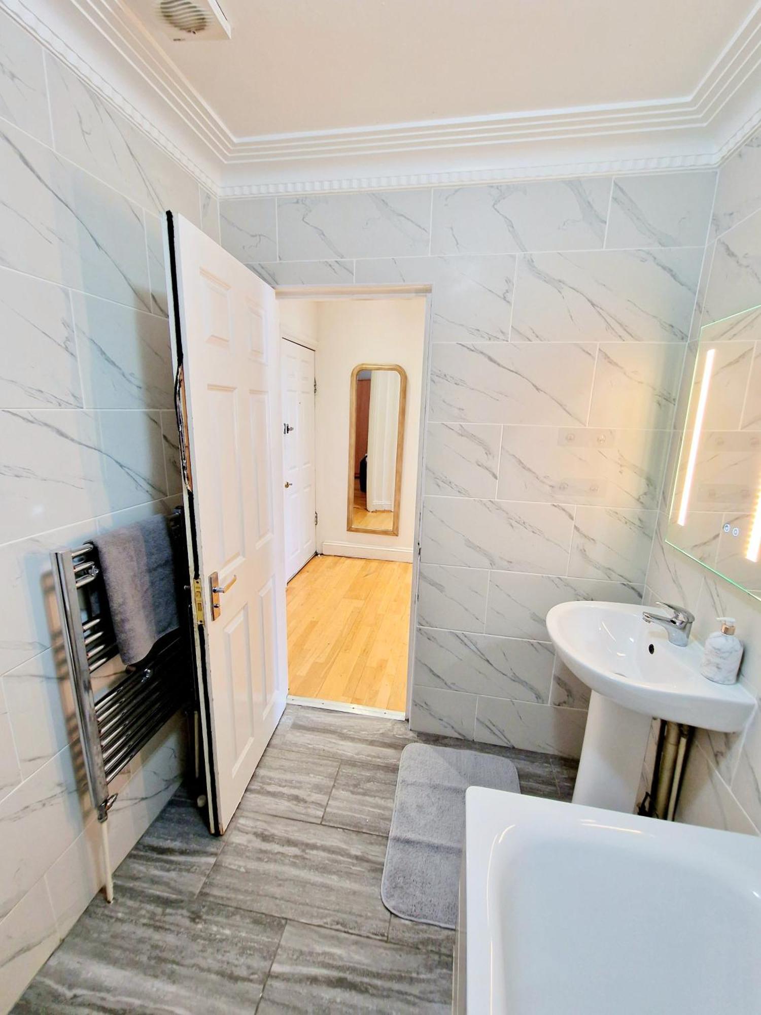 Beautiful Kensington 3 Minutes Walk To Earl's Court Station Appartamento