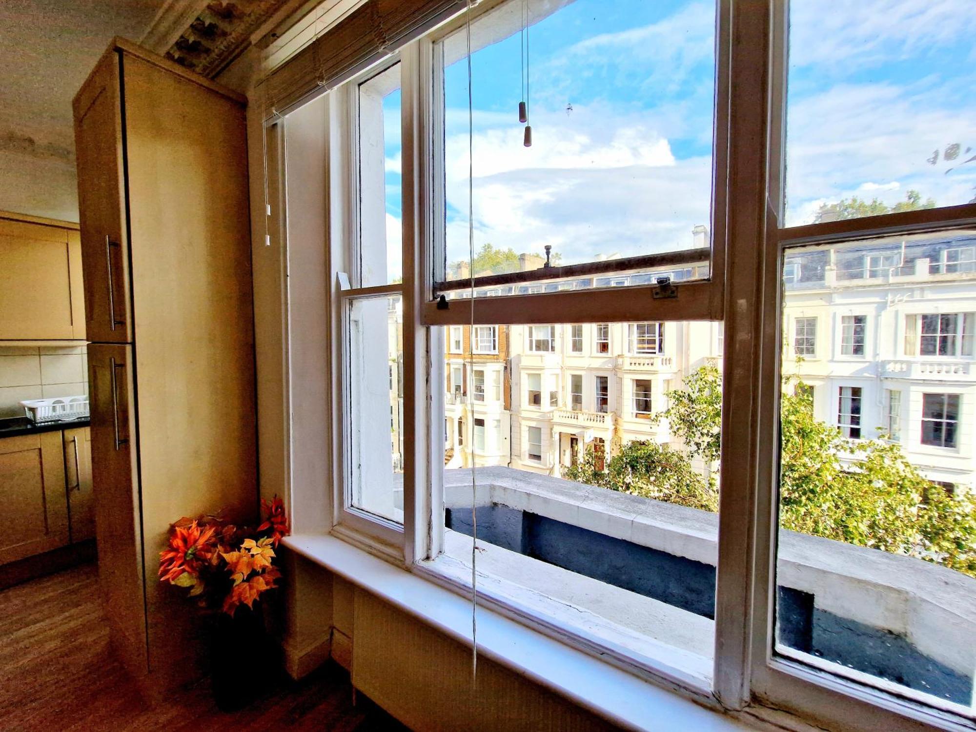 Beautiful Kensington 3 Minutes Walk To Earl's Court Station Appartamento Londra