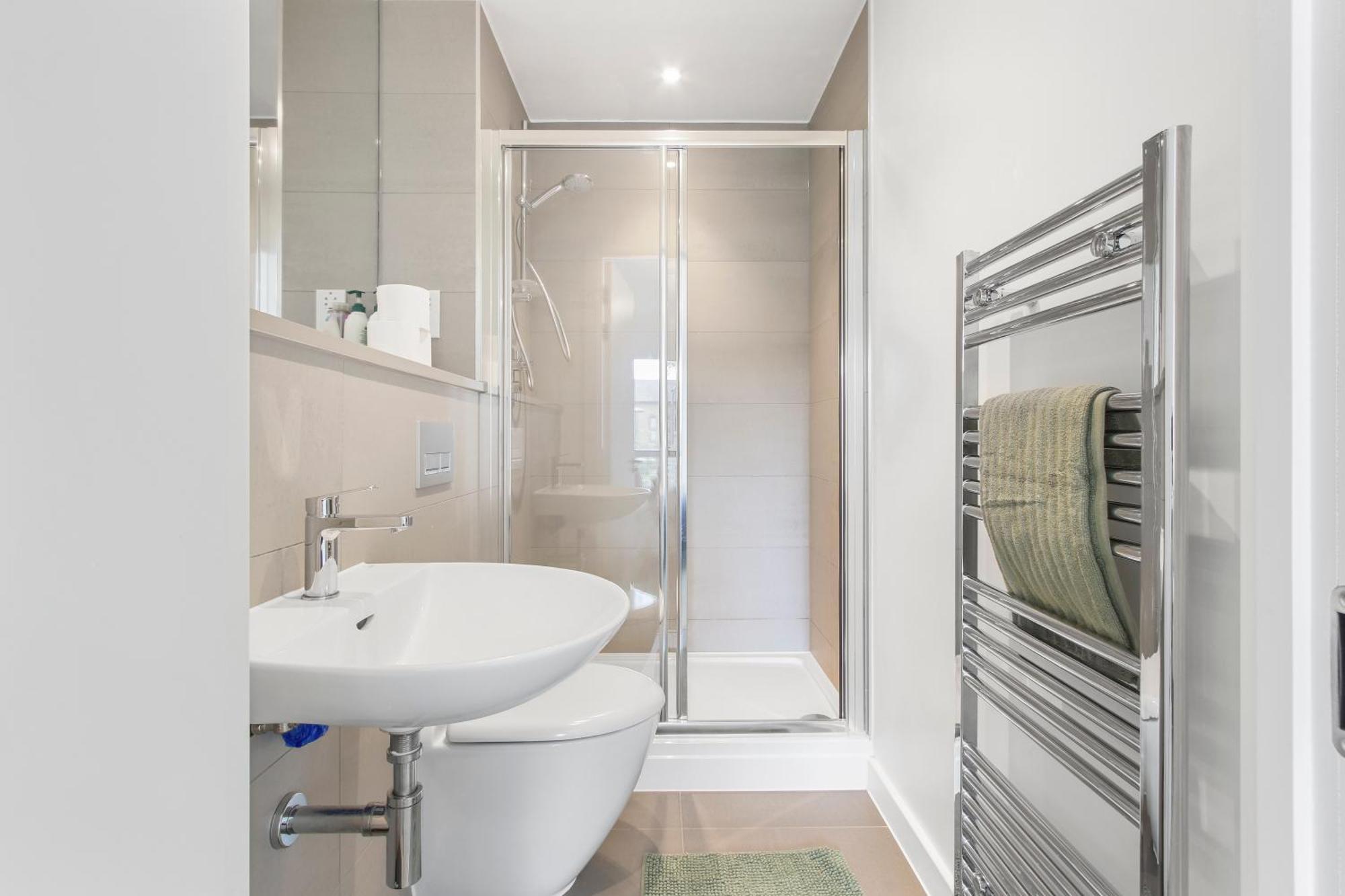 Centrally Located - Modern - 2bed - 2bath Appartement
