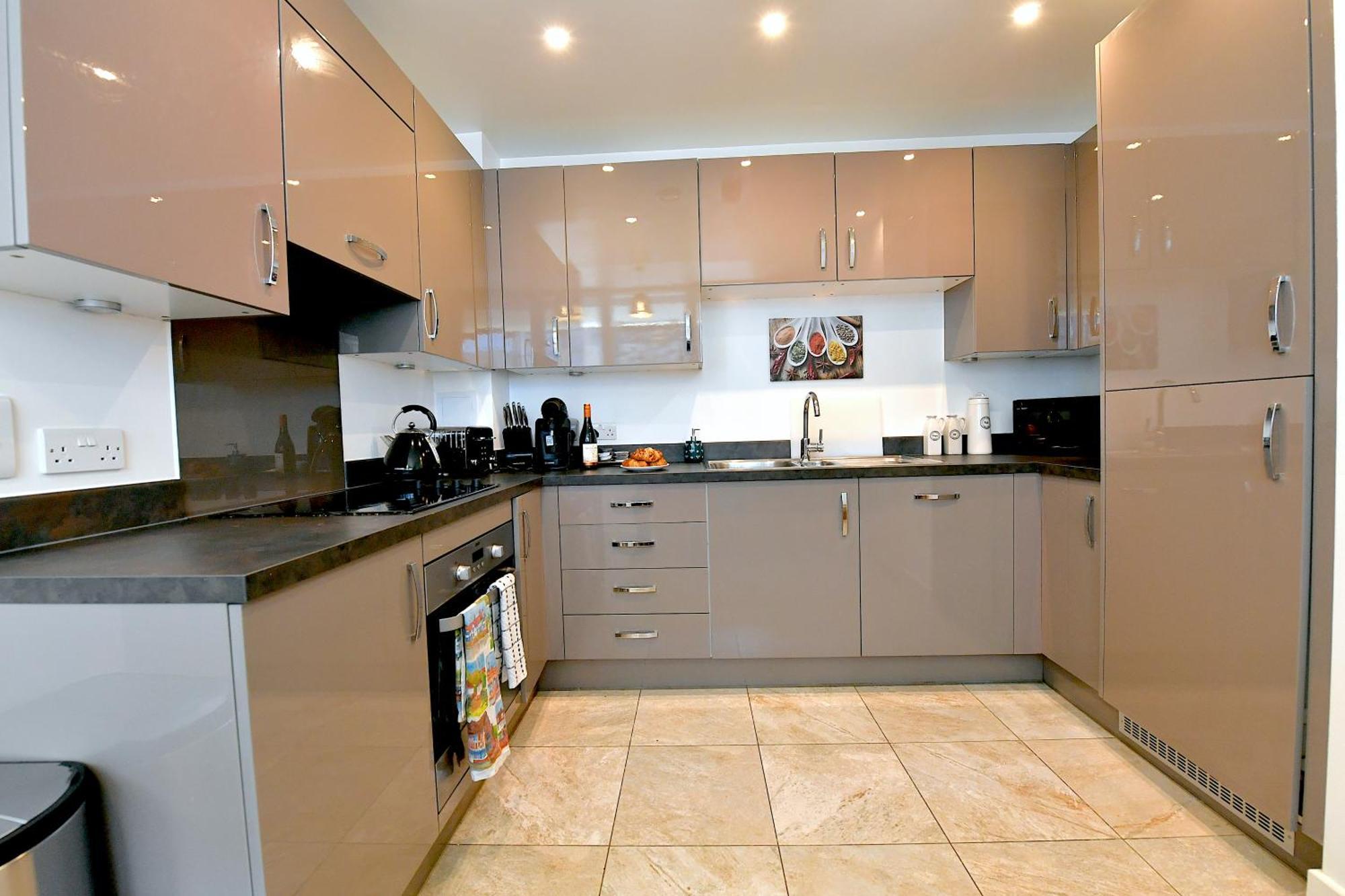 Bright Amelia - 2 Bed 1 Bath With Wifi And Netflix In The Heart Of Lägenhet