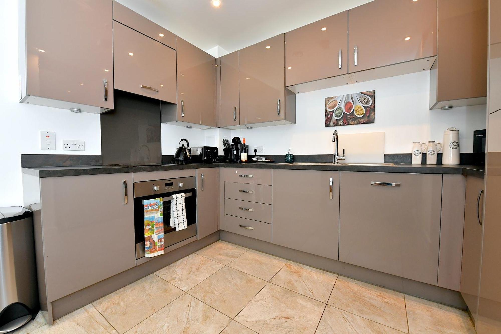 Bright Amelia - 2 Bed 1 Bath With Wifi And Netflix In The Heart Of Lägenhet