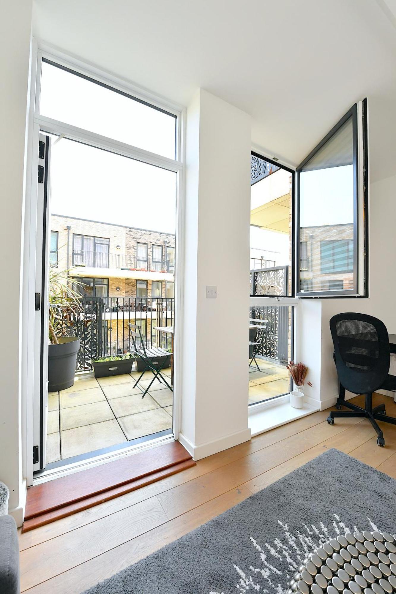 Lägenhet Bright Amelia - 2 Bed 1 Bath With Wifi And Netflix In The Heart Of