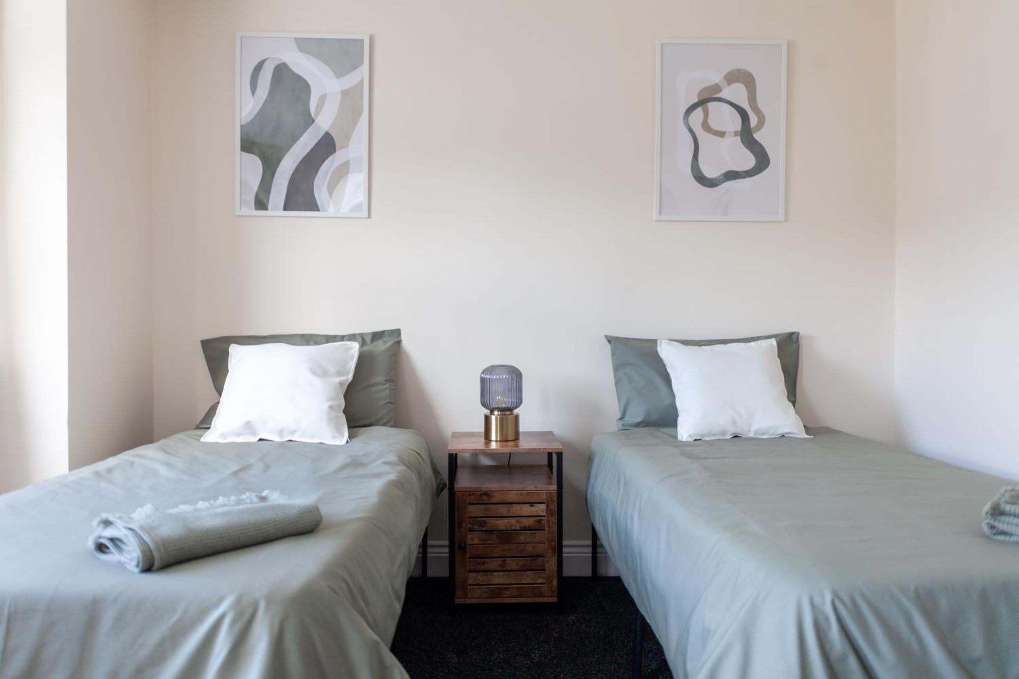 Arte Serviced Stratford - 3 Bedrooms 2 Bathrooms London, Stratford, Maryland, Free Parking, Garden, Weekly Or Monthly - Up To 8 Guests Semesterbostad