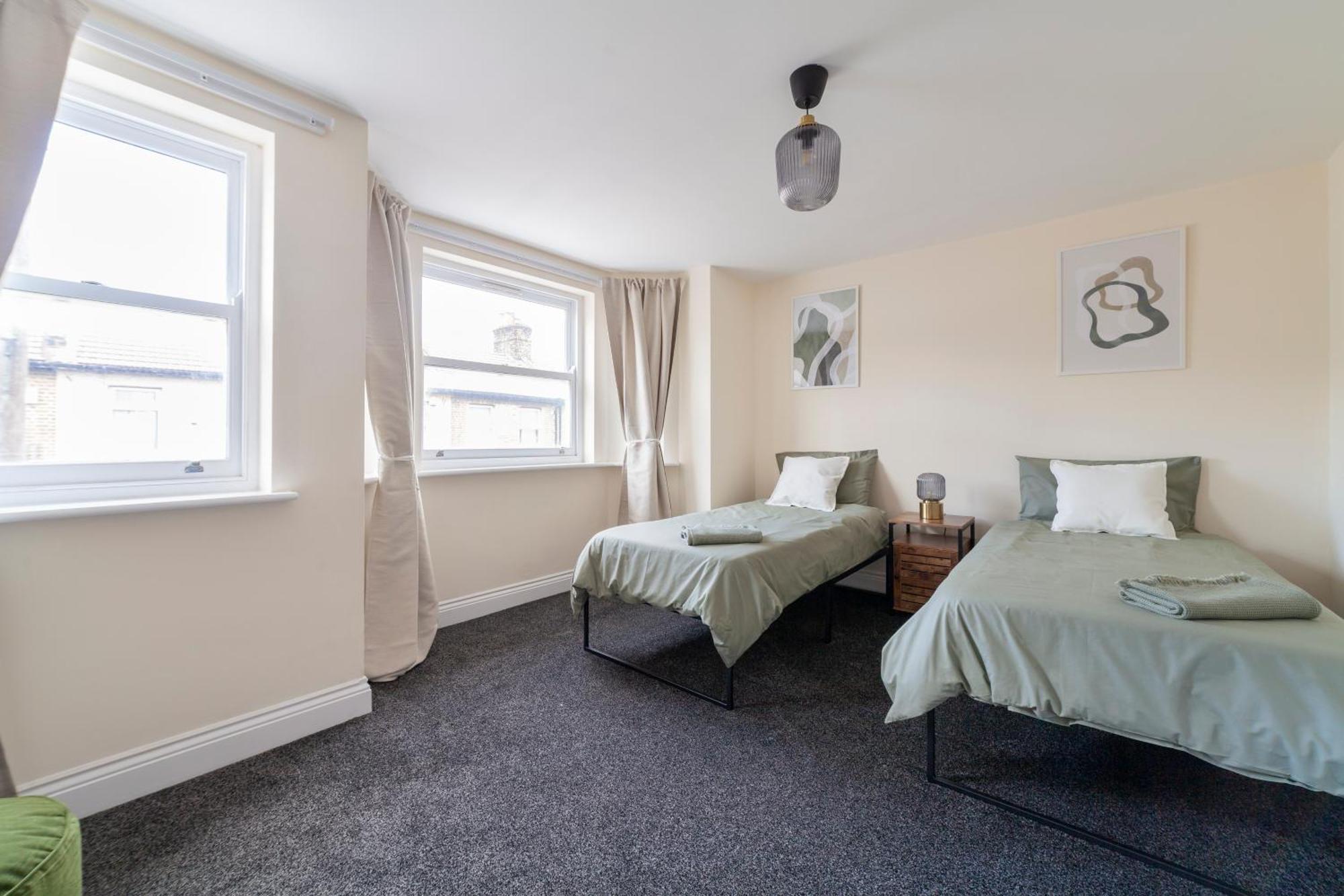 Arte Serviced Stratford - 3 Bedrooms 2 Bathrooms London, Stratford, Maryland, Free Parking, Garden, Weekly Or Monthly - Up To 8 Guests Semesterbostad *