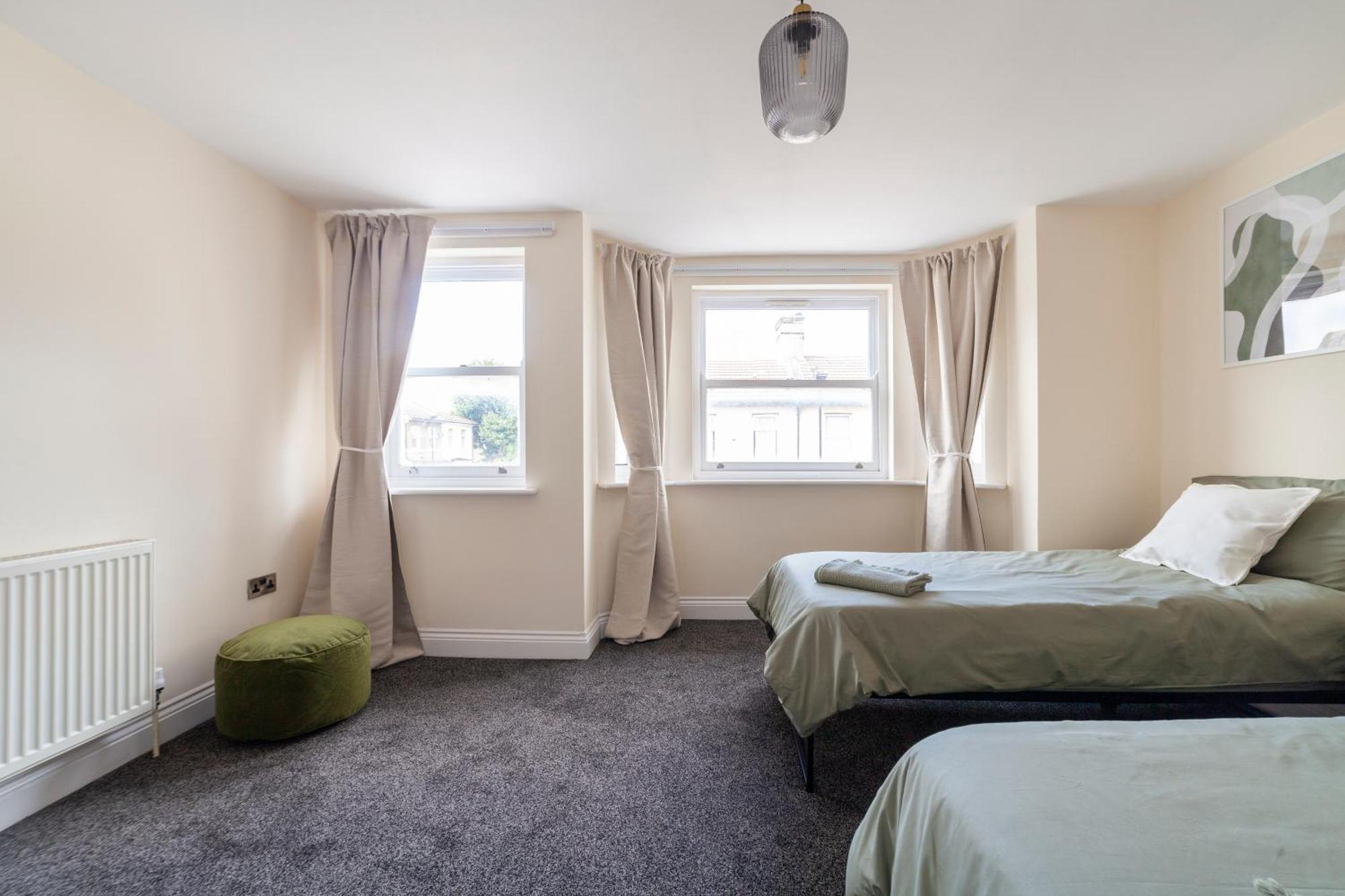 Semesterbostad Arte Serviced Stratford - 3 Bedrooms 2 Bathrooms London, Stratford, Maryland, Free Parking, Garden, Weekly Or Monthly - Up To 8 Guests London