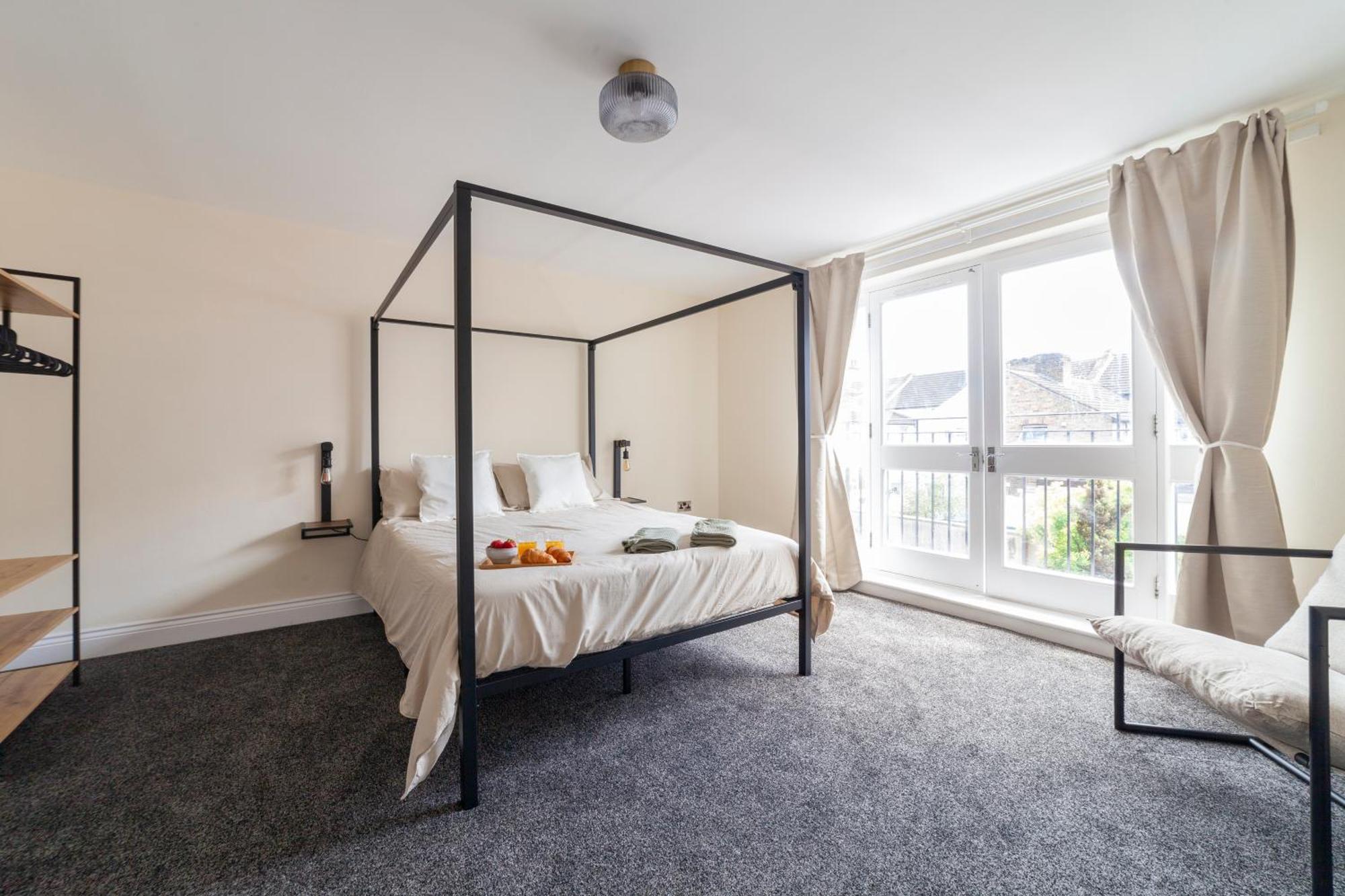 Semesterbostad Arte Serviced Stratford - 3 Bedrooms 2 Bathrooms London, Stratford, Maryland, Free Parking, Garden, Weekly Or Monthly - Up To 8 Guests