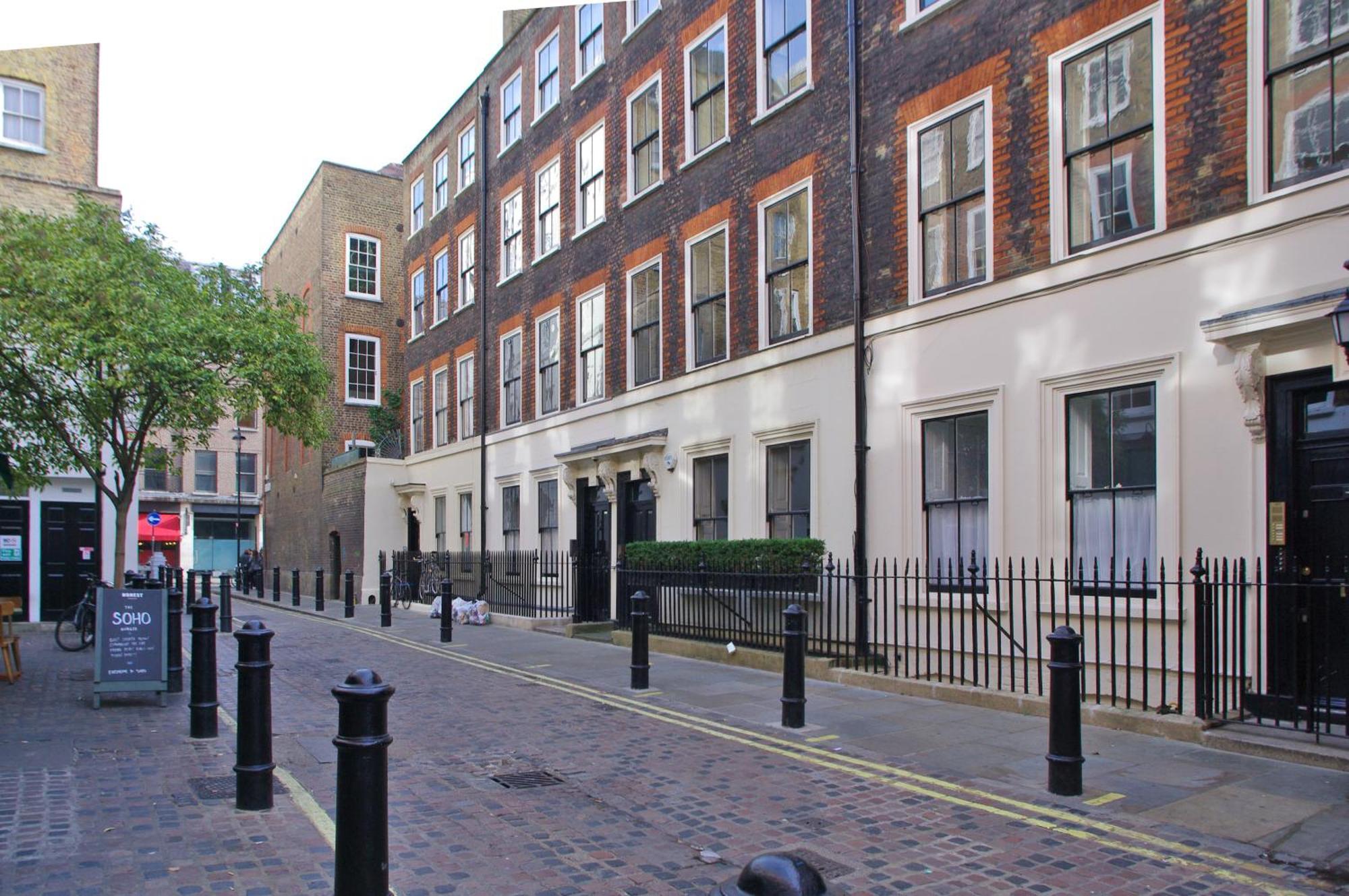 Spacious Soho On Quaint Cobbled Street Appartement Londres