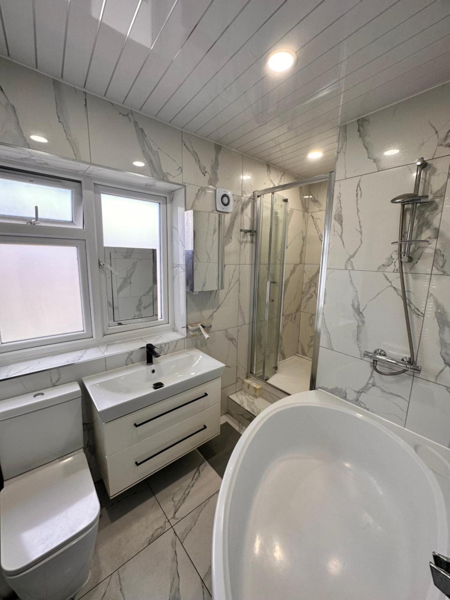 Double And Single In Bromley By Bow * Londen