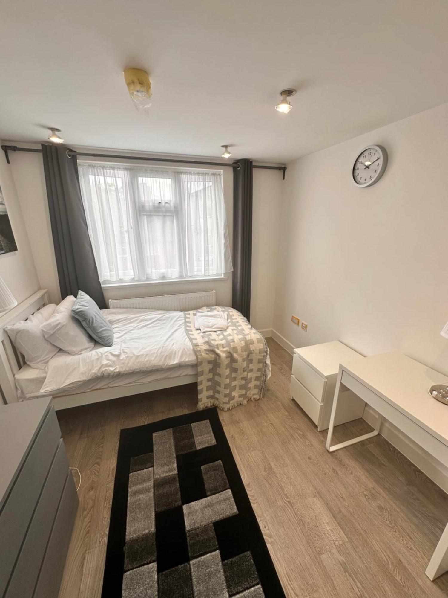 Gasthuis Double And Single In Bromley By Bow Londen