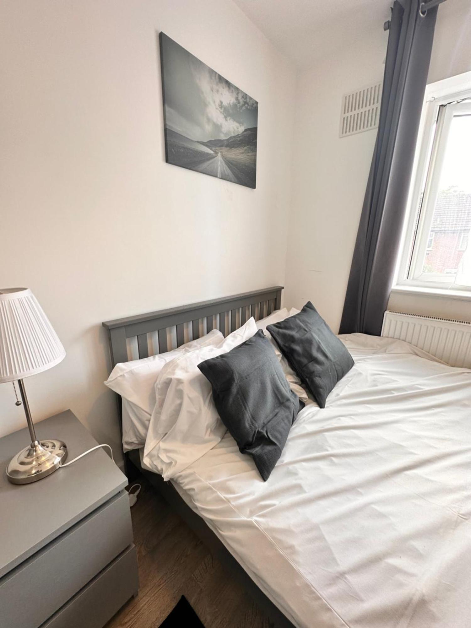 Double And Single In Bromley By Bow Londen