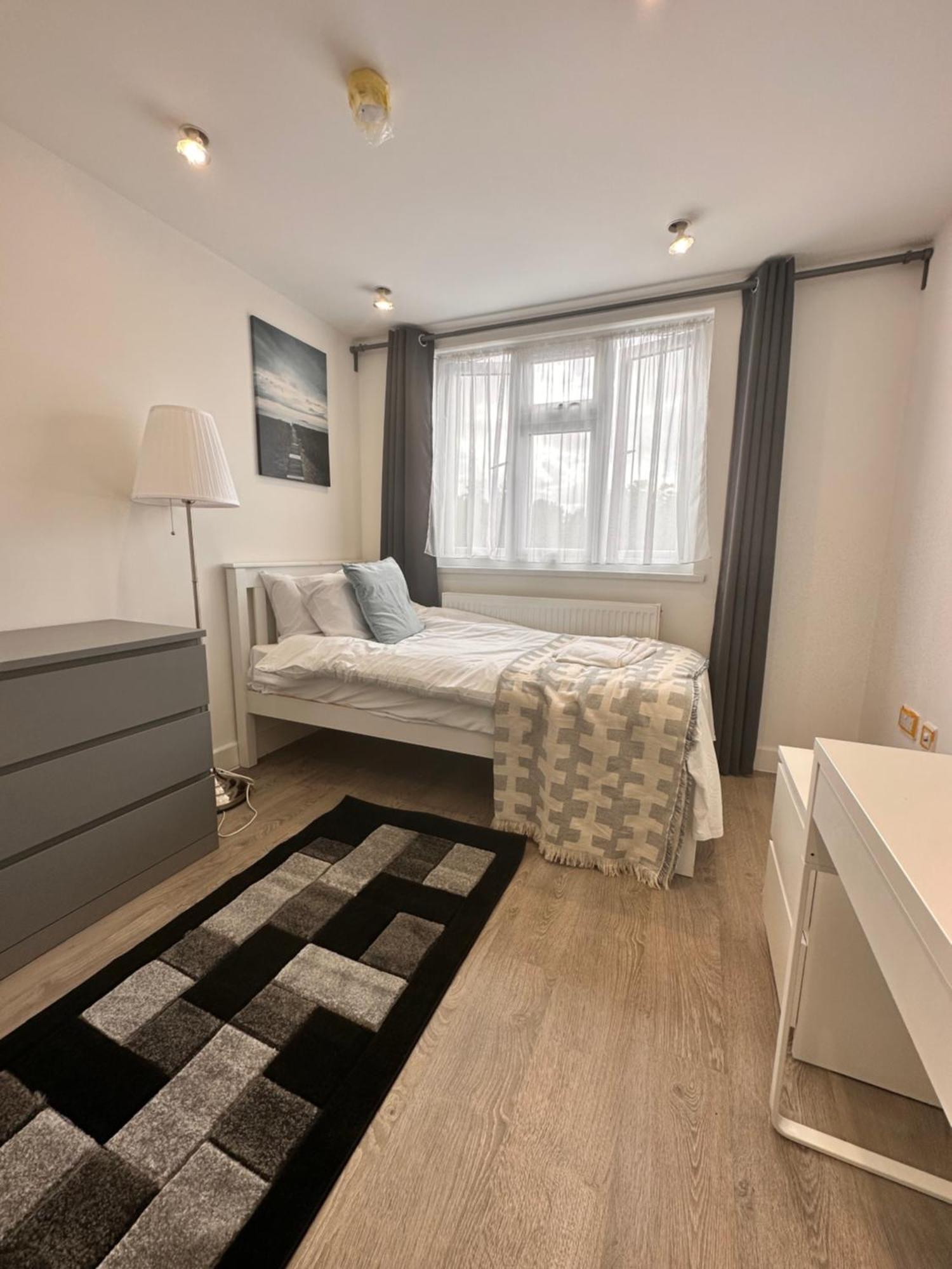 Gasthuis Double And Single In Bromley By Bow *