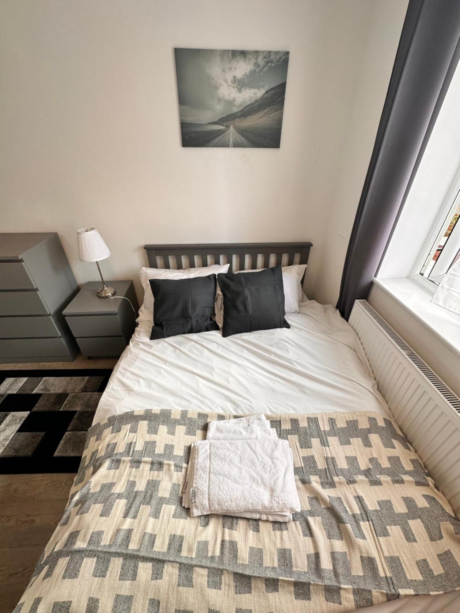 Gasthuis Double And Single In Bromley By Bow Londen