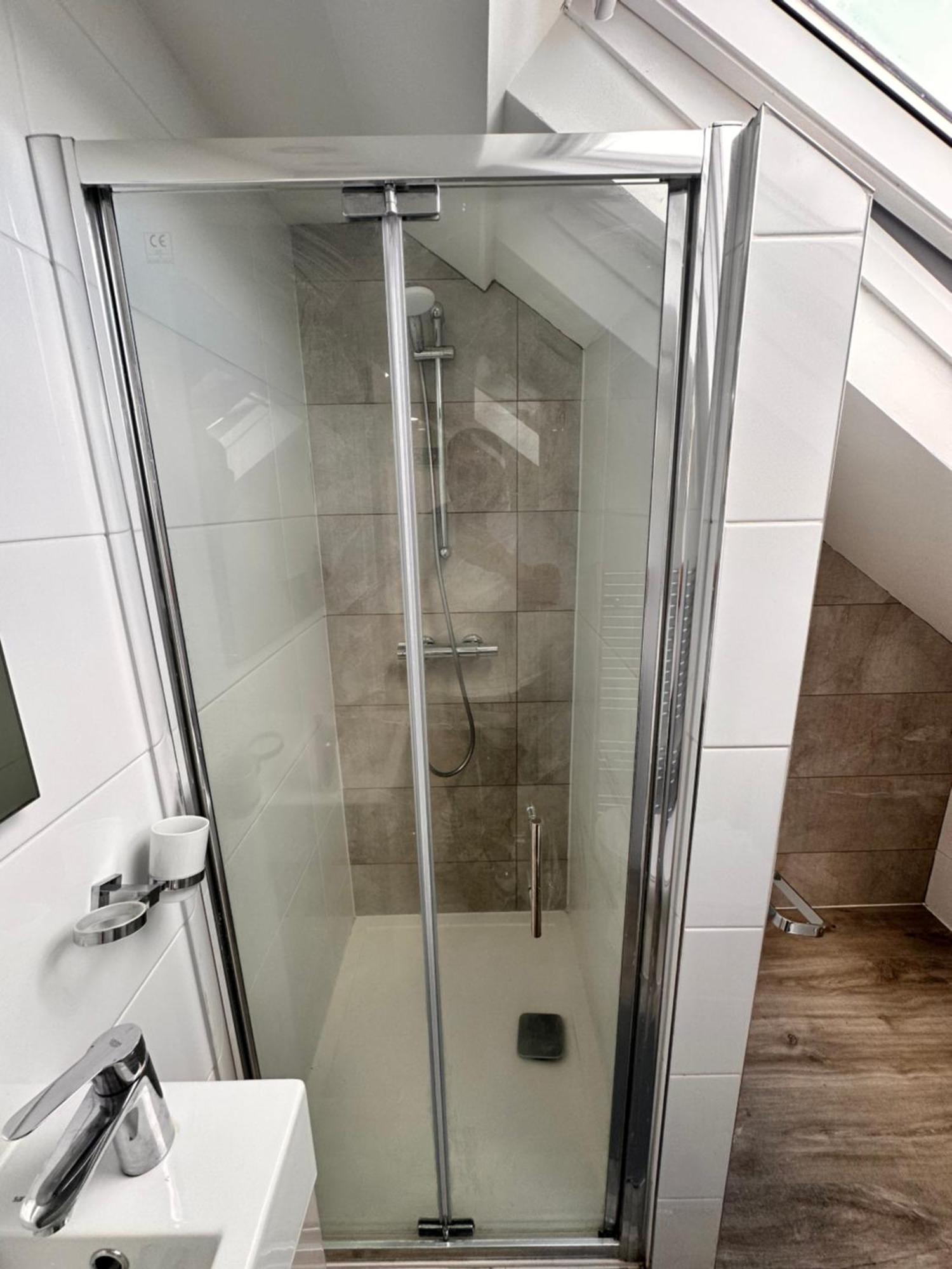 Double And Single In Bromley By Bow Londen