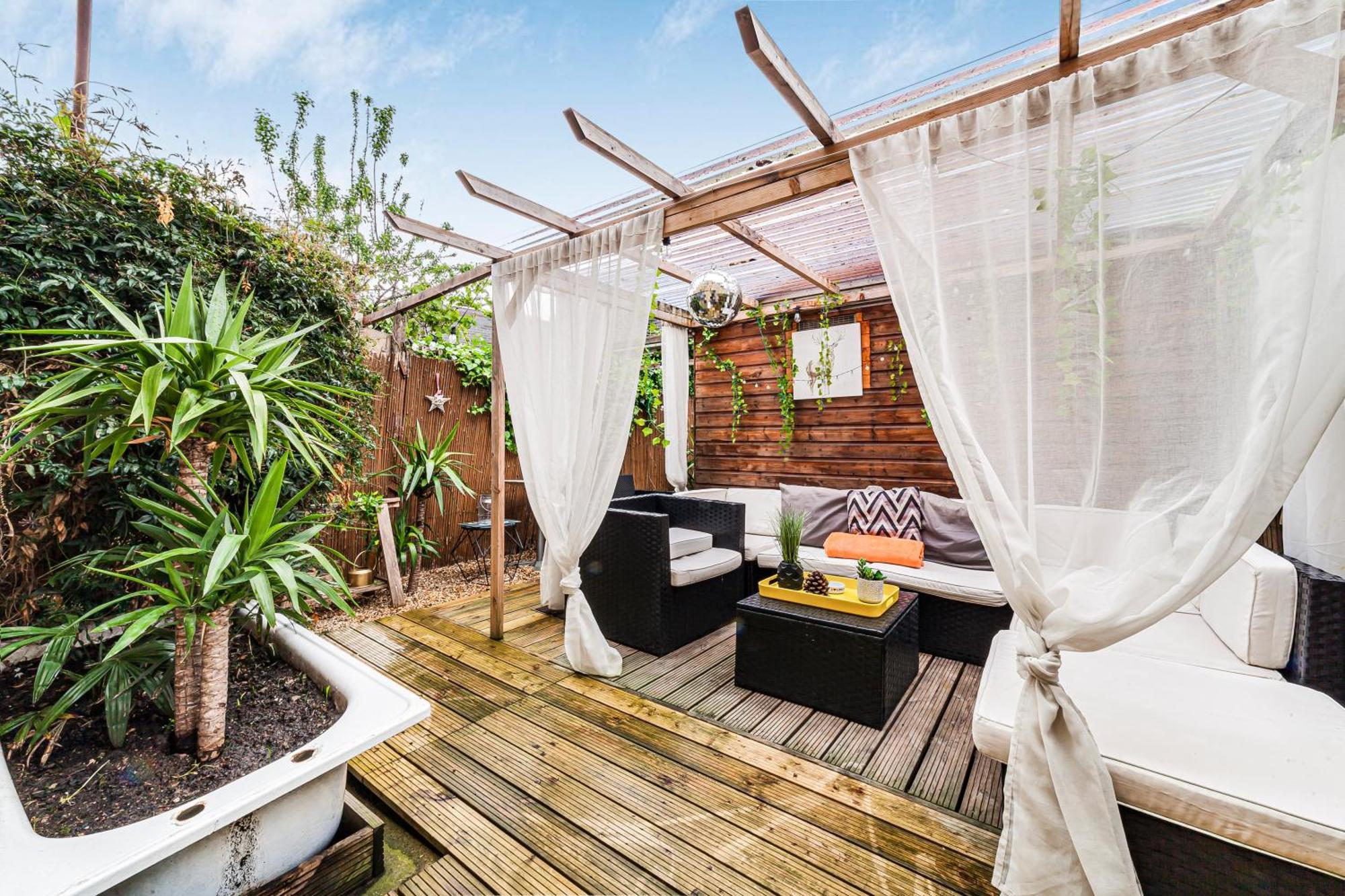 2bed Garden House W/hot Tub, Sauna & Cinema Ferienhaus