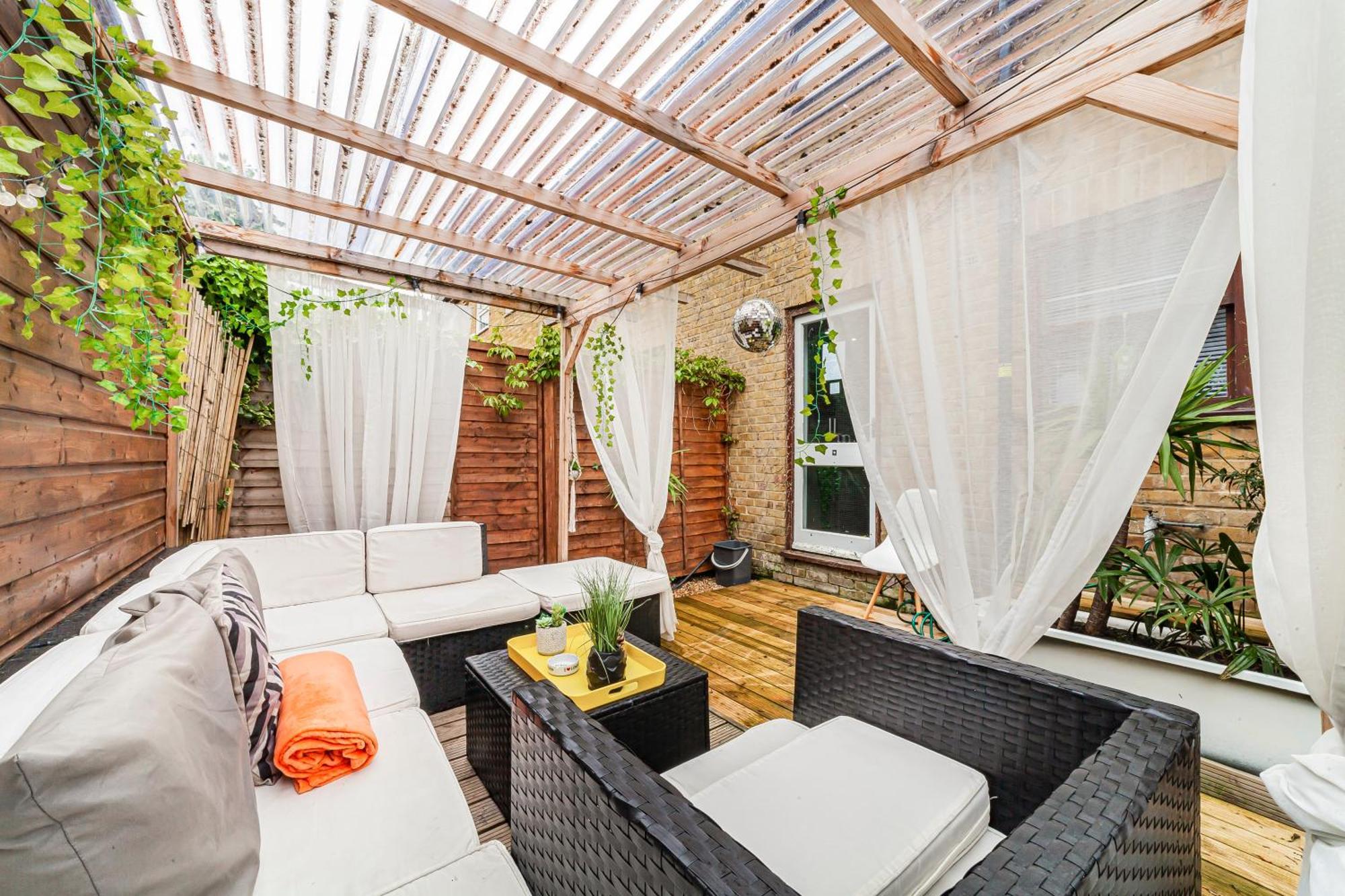 2bed Garden House W/hot Tub, Sauna & Cinema Ferienhaus