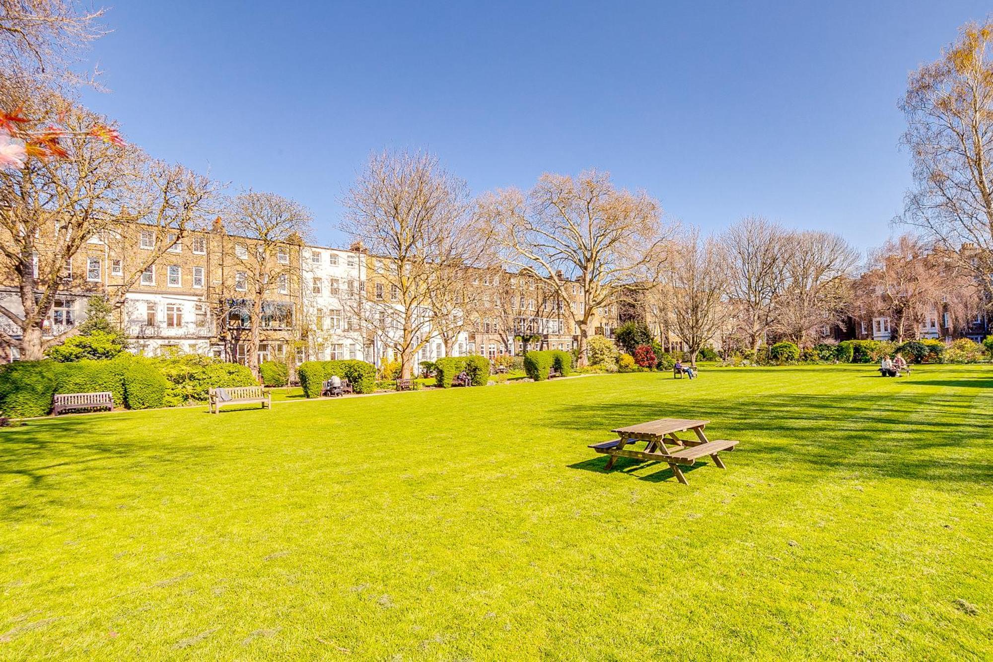 For Explorers - 3 Min Walk To Station Appartement Londen