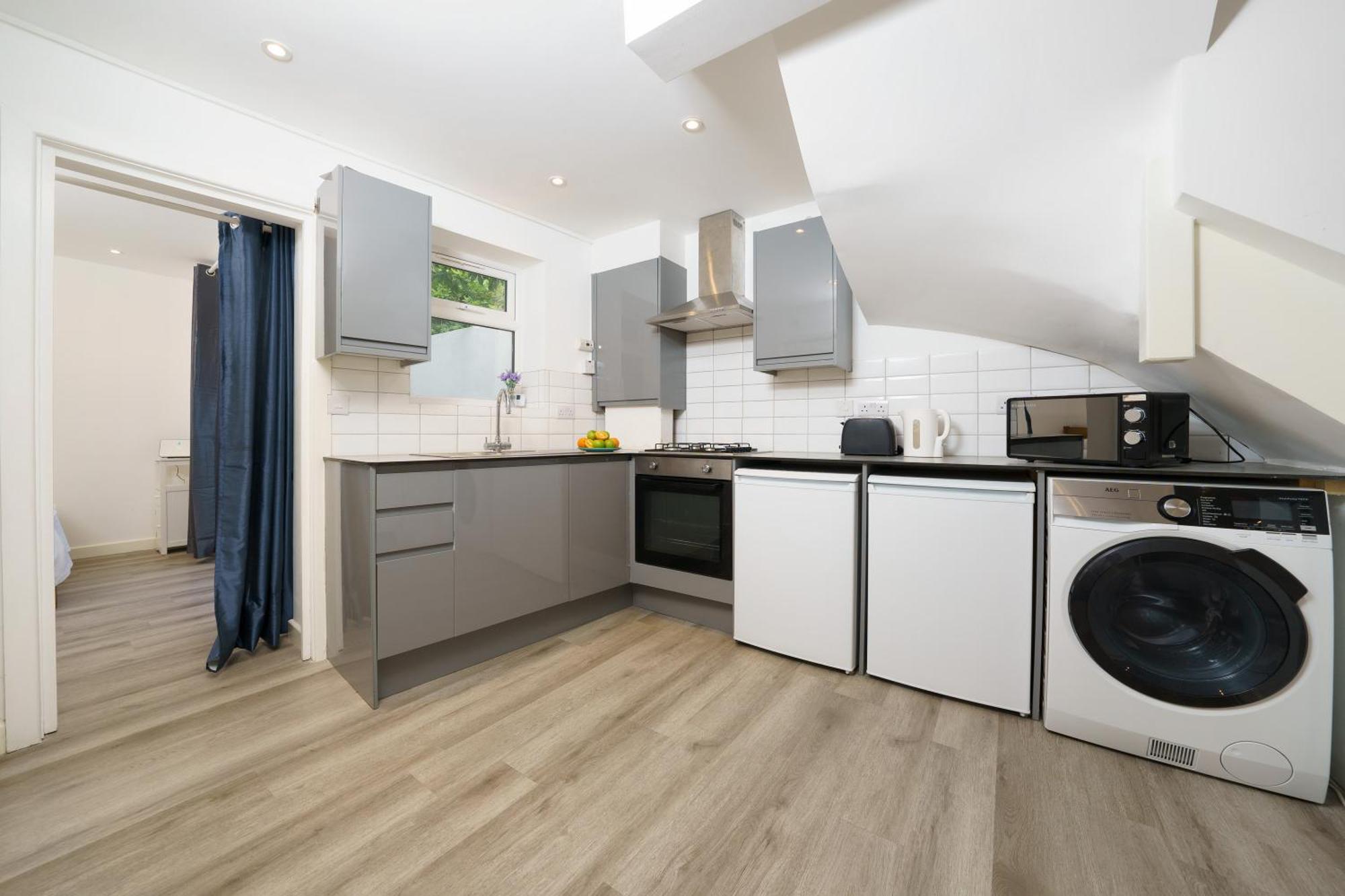 Modern In South West Londen