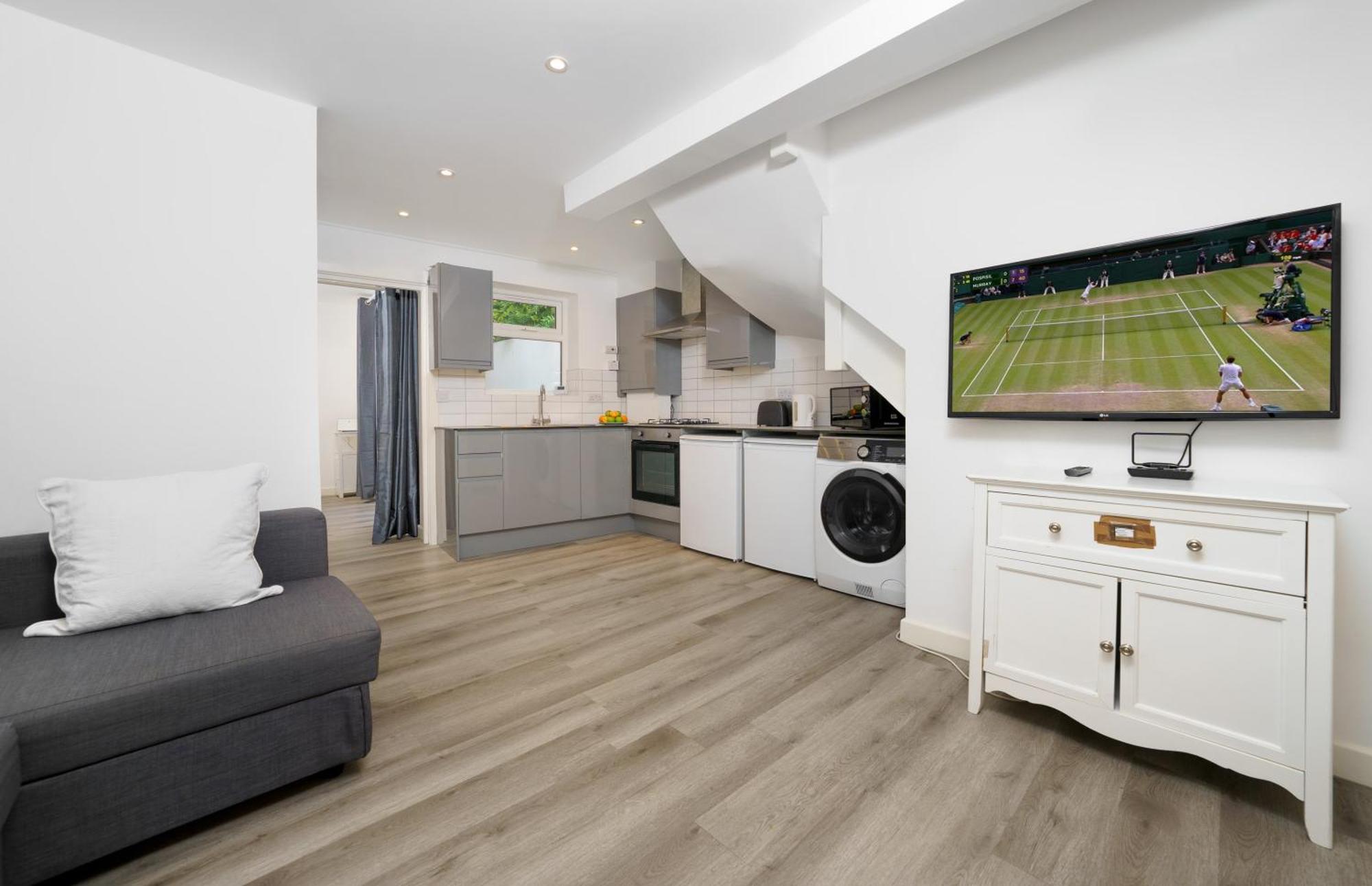 Modern In South West Londen