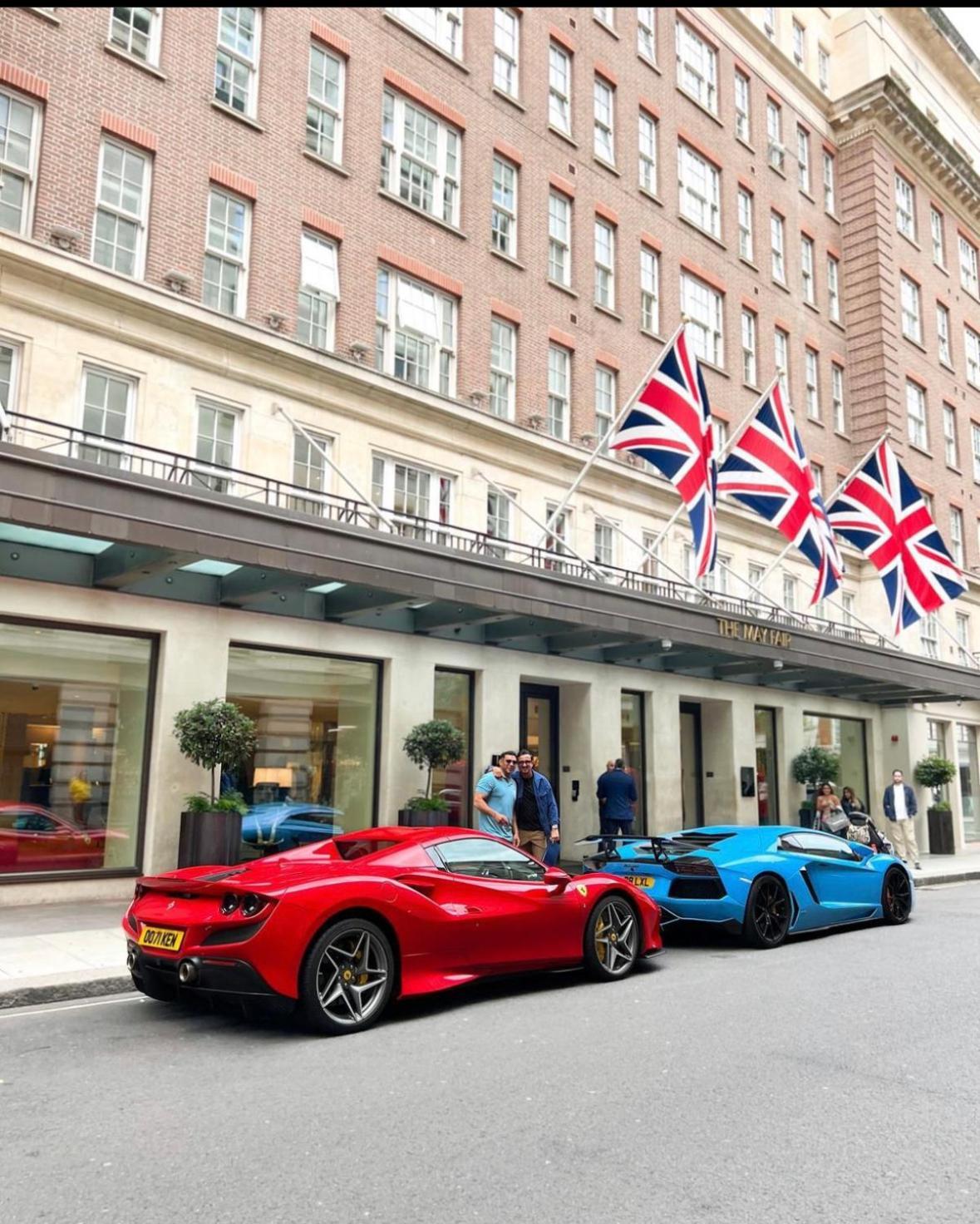 Luxury Knightsbridge Outside Harrods *
