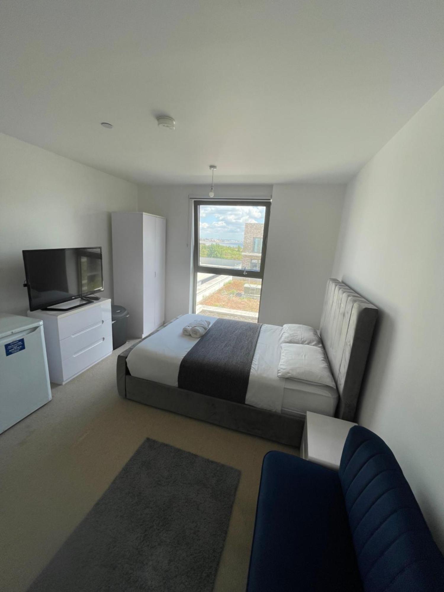 Homestay Riverside And London