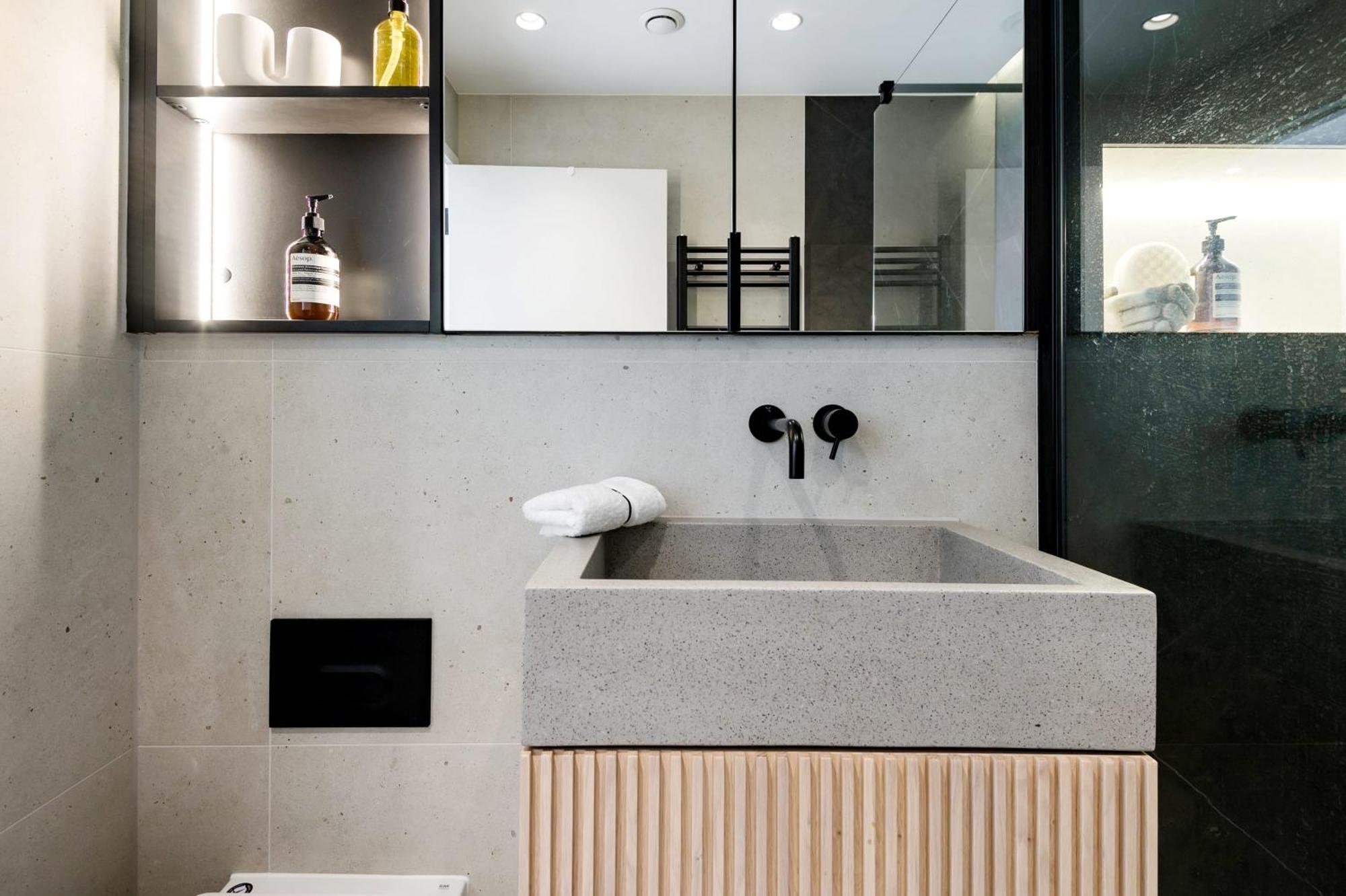 The Modern Glasshouse Appartement *
