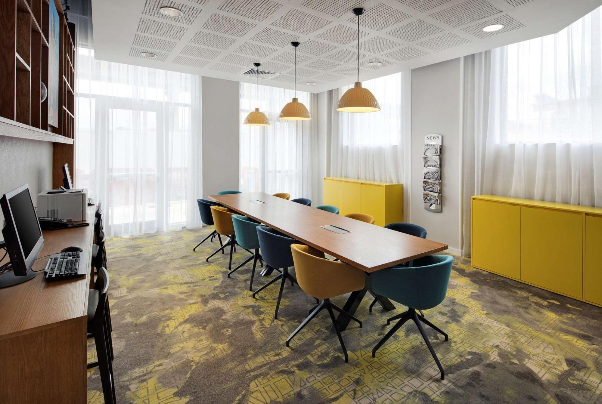 Hampton By Hilton Docklands Hotell 3*