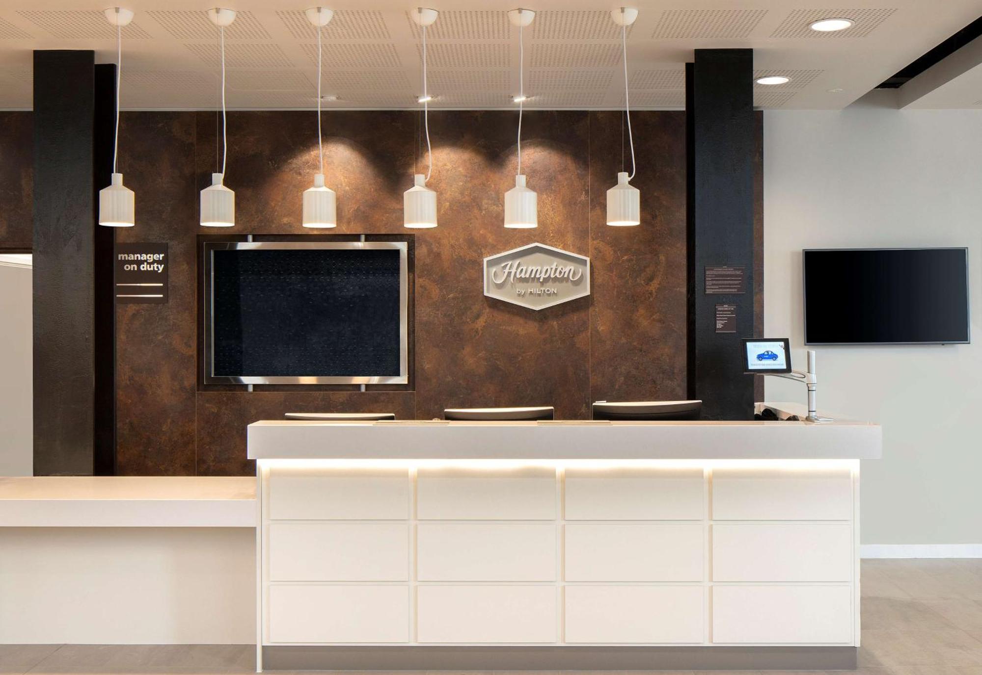 Hampton By Hilton Docklands Hotell 3*