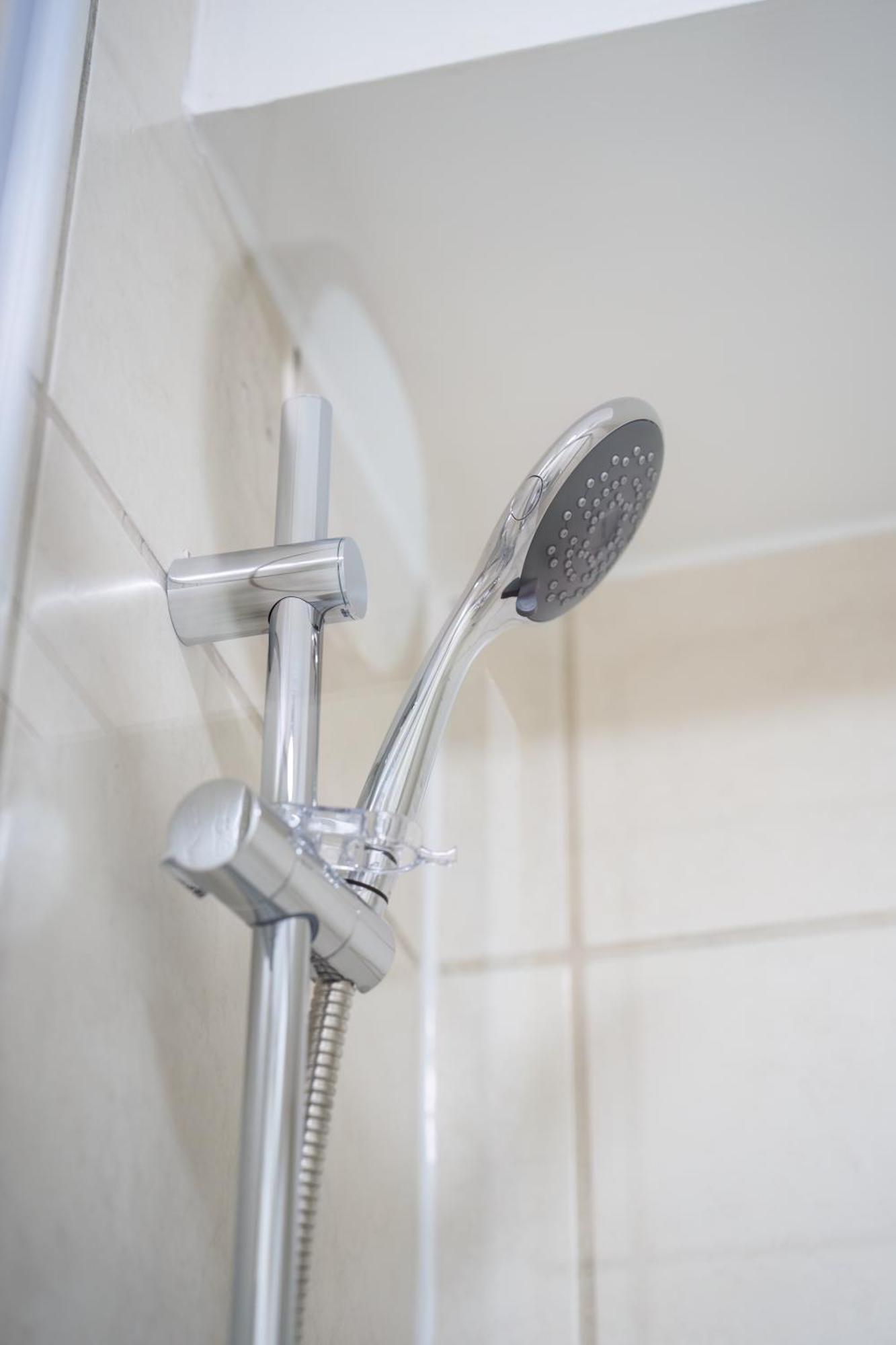 Funky Trendy Modern 3 Bed 3 Bath House In Dalston Londen