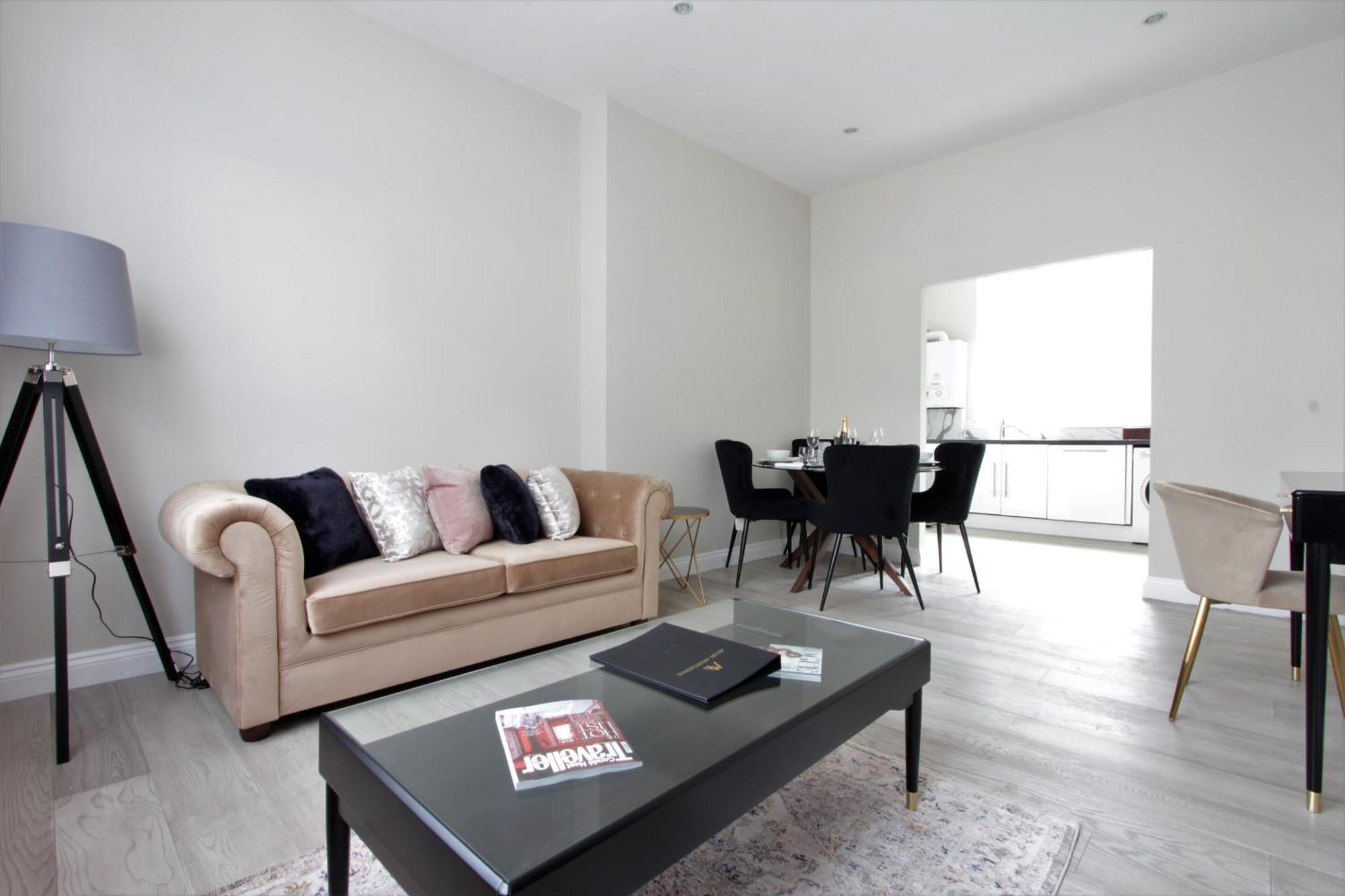 Avari - Hatton Collection * Londen