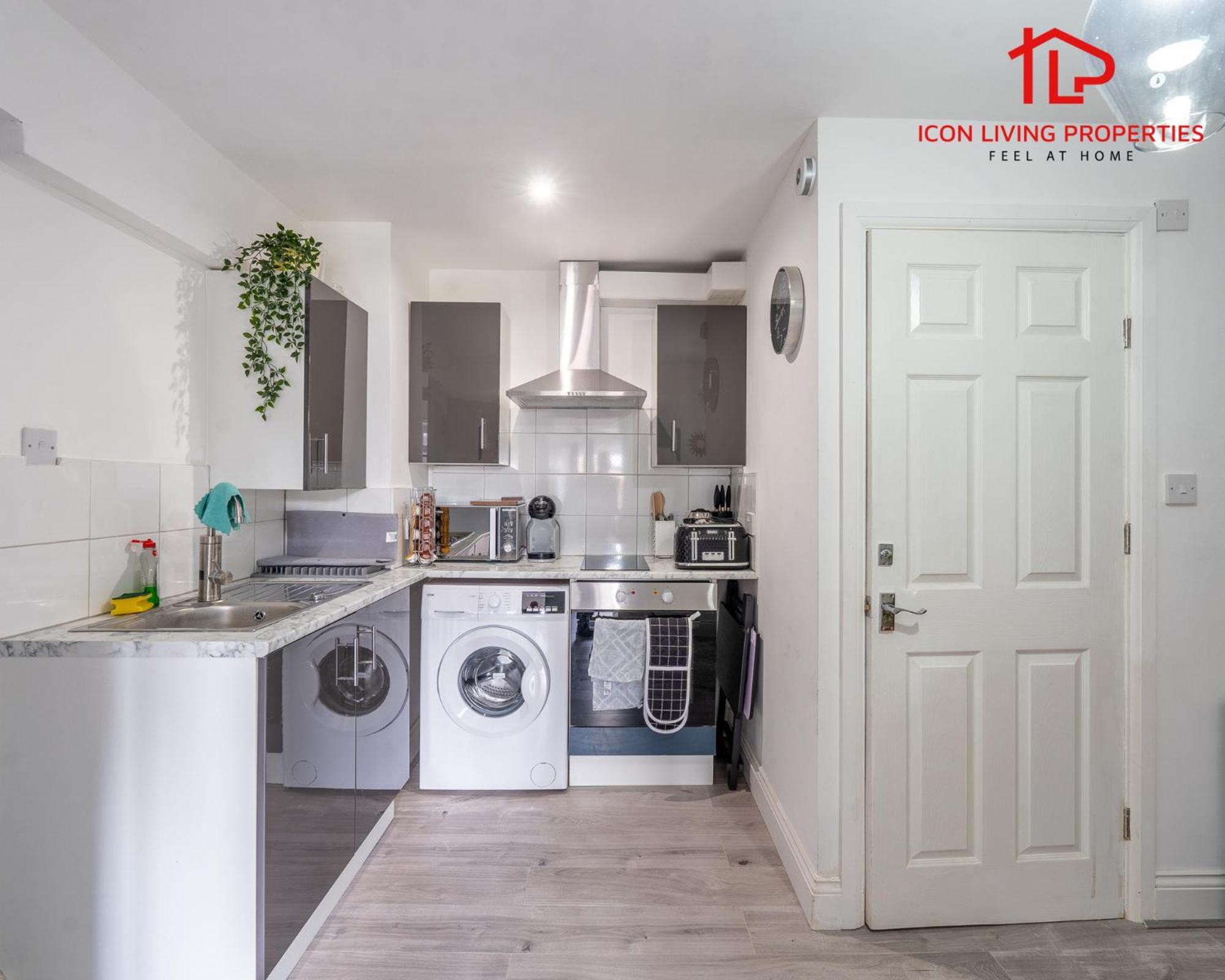 1 Bedroom Arch-view 2 By Icon Living Short Lets & Serviced With Free Parking * Londen