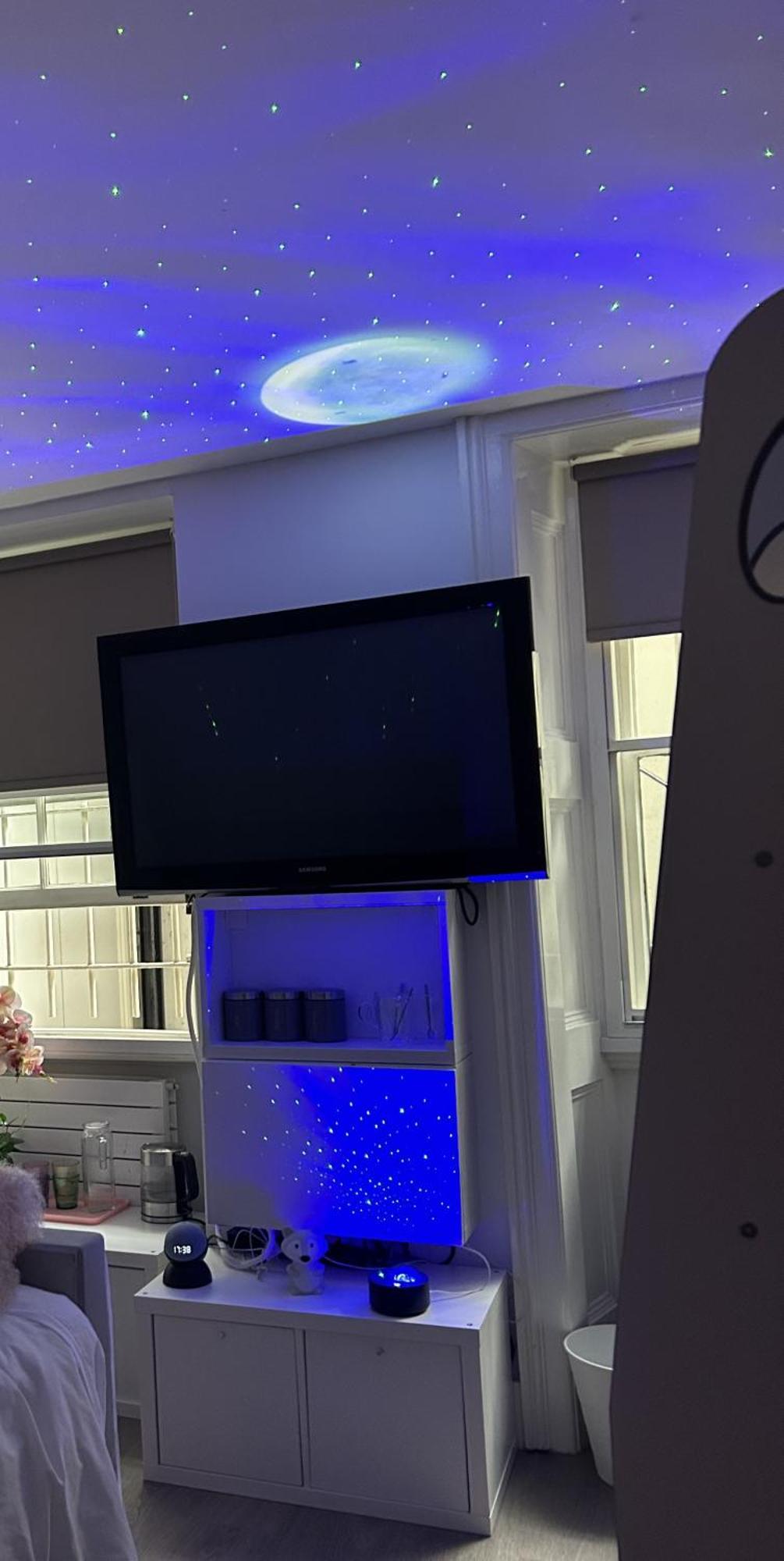 Beautiful Double In A Location Next To Various Tube Stations With Breakfast And Yoga Options Available On Site Privat bolig London