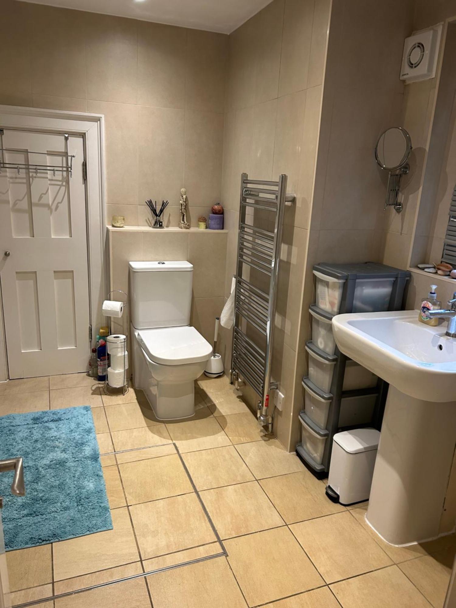 Beautiful Double In A Location Next To Various Tube Stations With Breakfast And Yoga Options Available On Site London