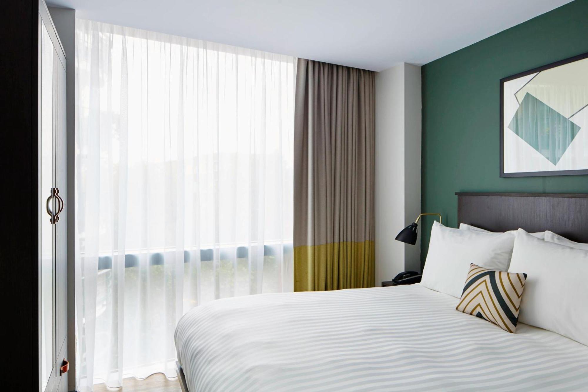 By Marriott Kensington 4* London