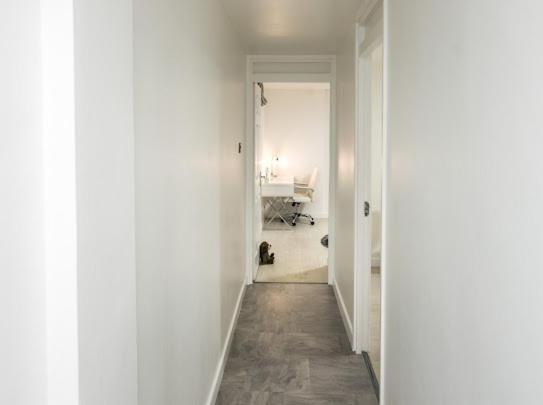 New Modern Hybrid 4 Bedroom 7 Bed 9 Guest Capacity Apartment *
