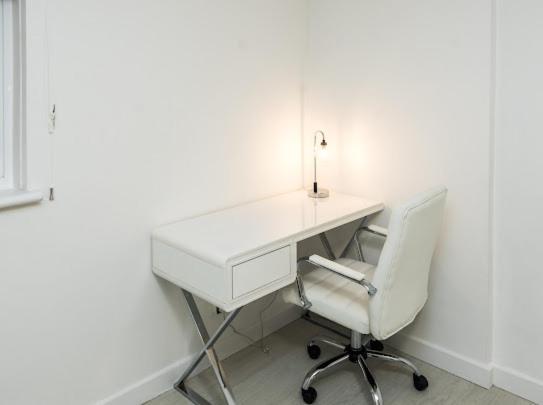 Apartment New Modern Hybrid 4 Bedroom 7 Bed 9 Guest Capacity