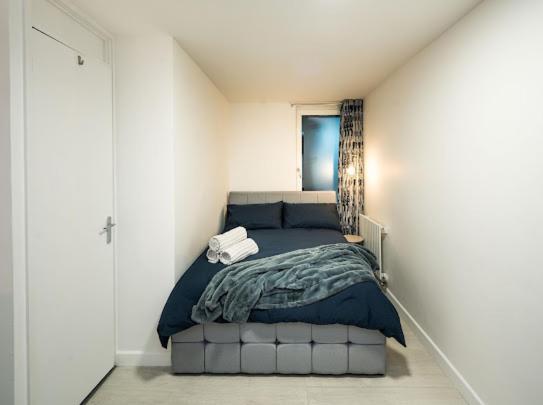New Modern Hybrid 4 Bedroom 7 Bed 9 Guest Capacity Apartment London