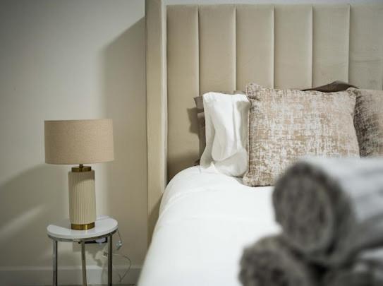 New Modern Hybrid 4 Bedroom 7 Bed 9 Guest Capacity London