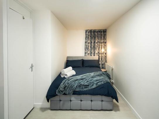 New Modern Hybrid 4 Bedroom 7 Bed 9 Guest Capacity London