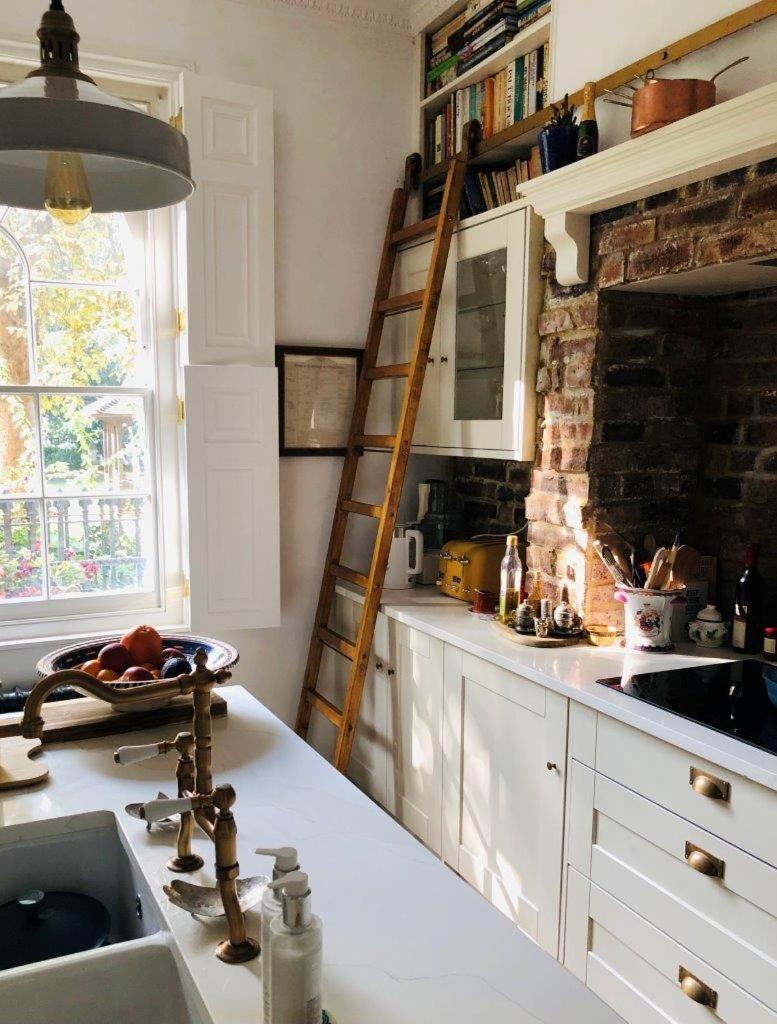 Gorgeous Grade Ii Listed Georgian House - Leafy Square Views - London