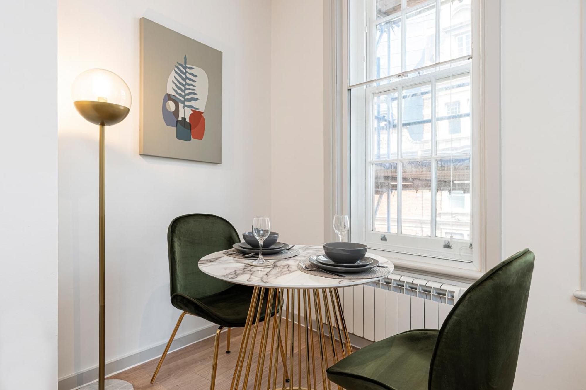 Stylish 1 Bed Flats In Soho, Next To Piccadilly Circus And Trafalgar Square *